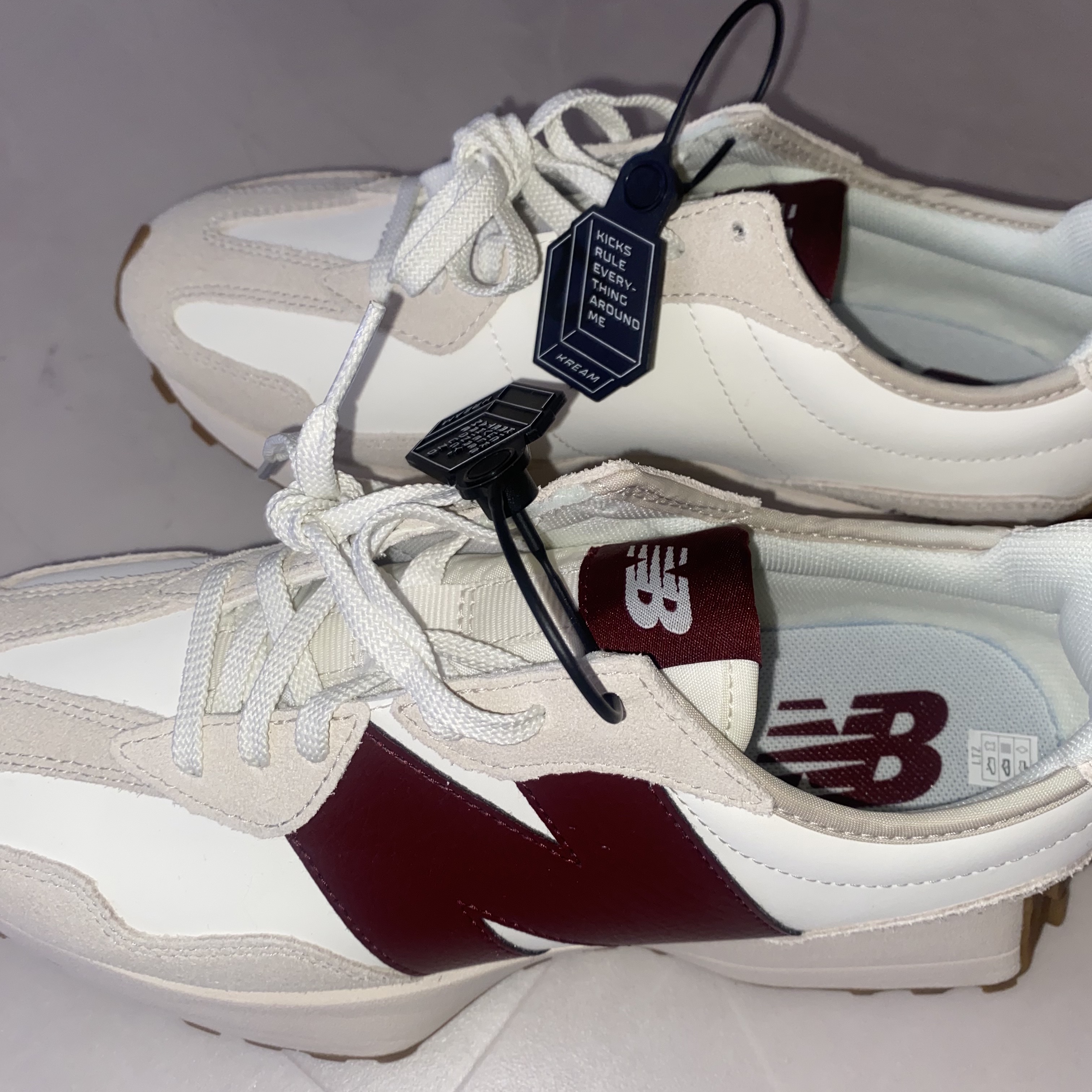 (W) New Balance 327 Burgundy 착용 스타일