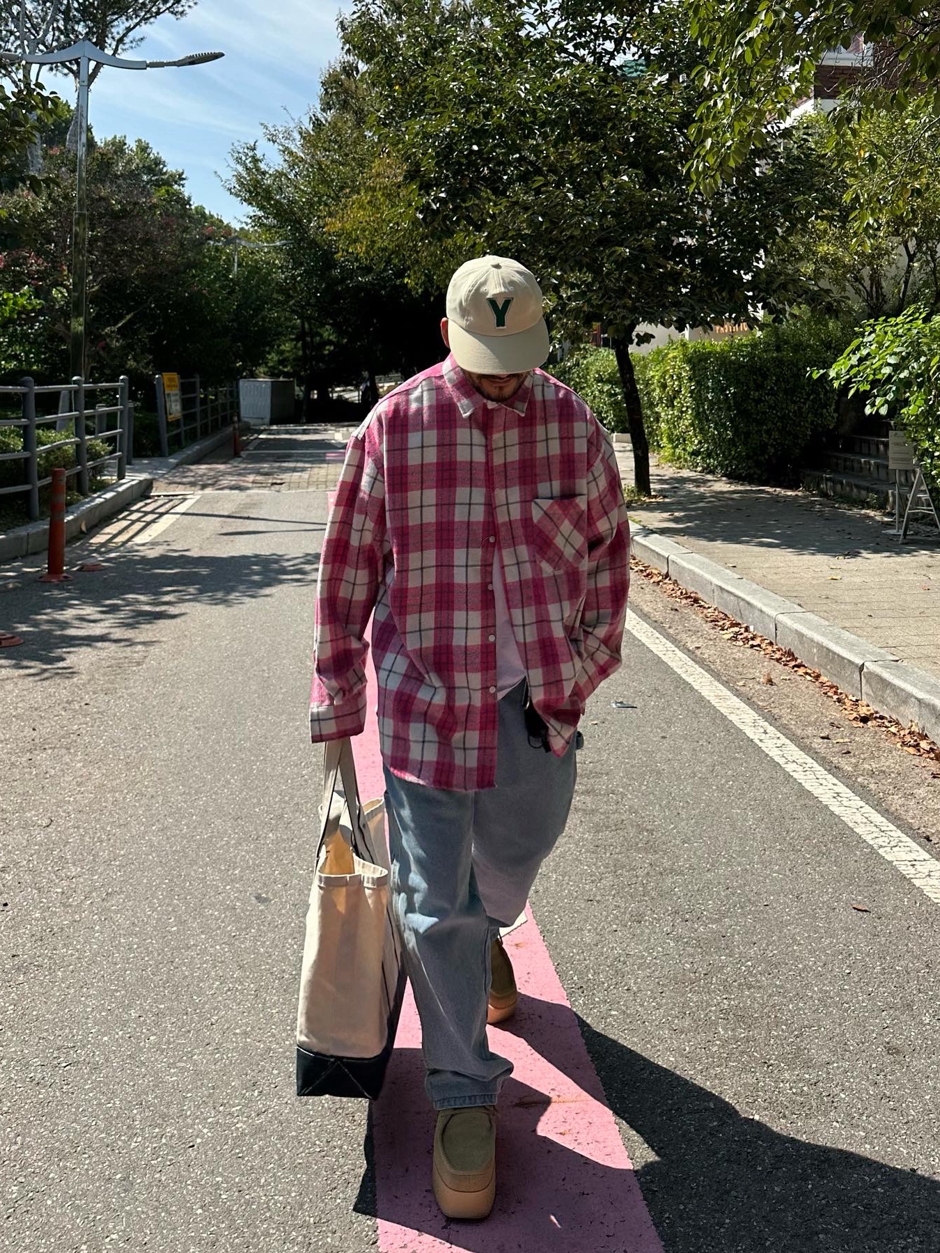 Human Made Heavy Canvas Tote Large Navy 착용 스타일 - 3