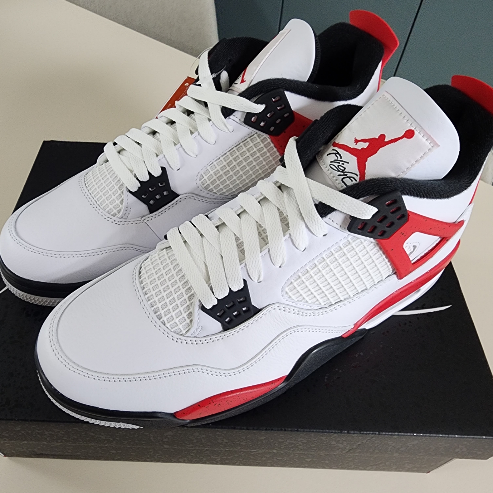 Jordan 4 Retro Red Cement 착용 스타일