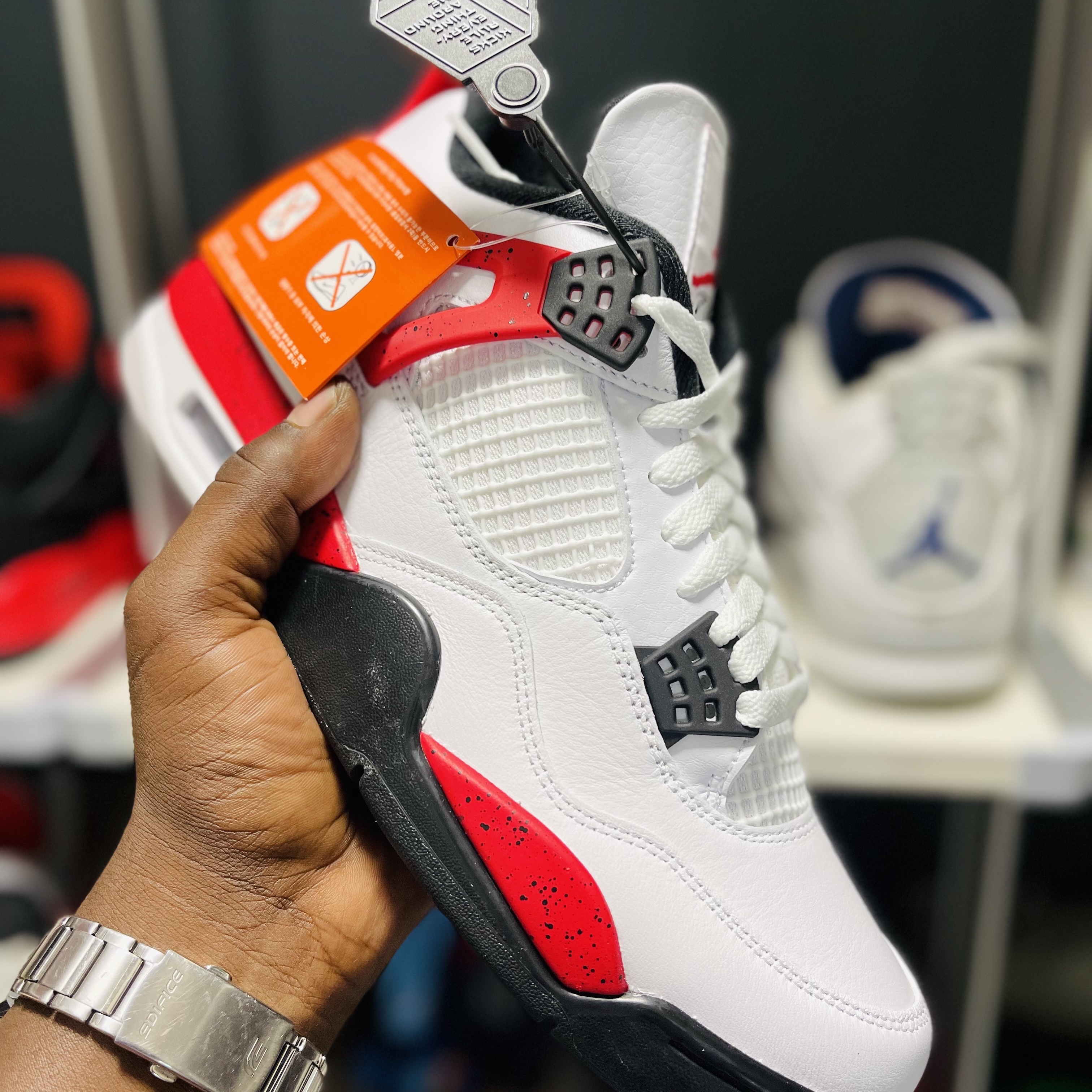 Jordan 4 Retro Red Cement, Jordan 4 Retro Thunder 2023 착용 스타일 - 1