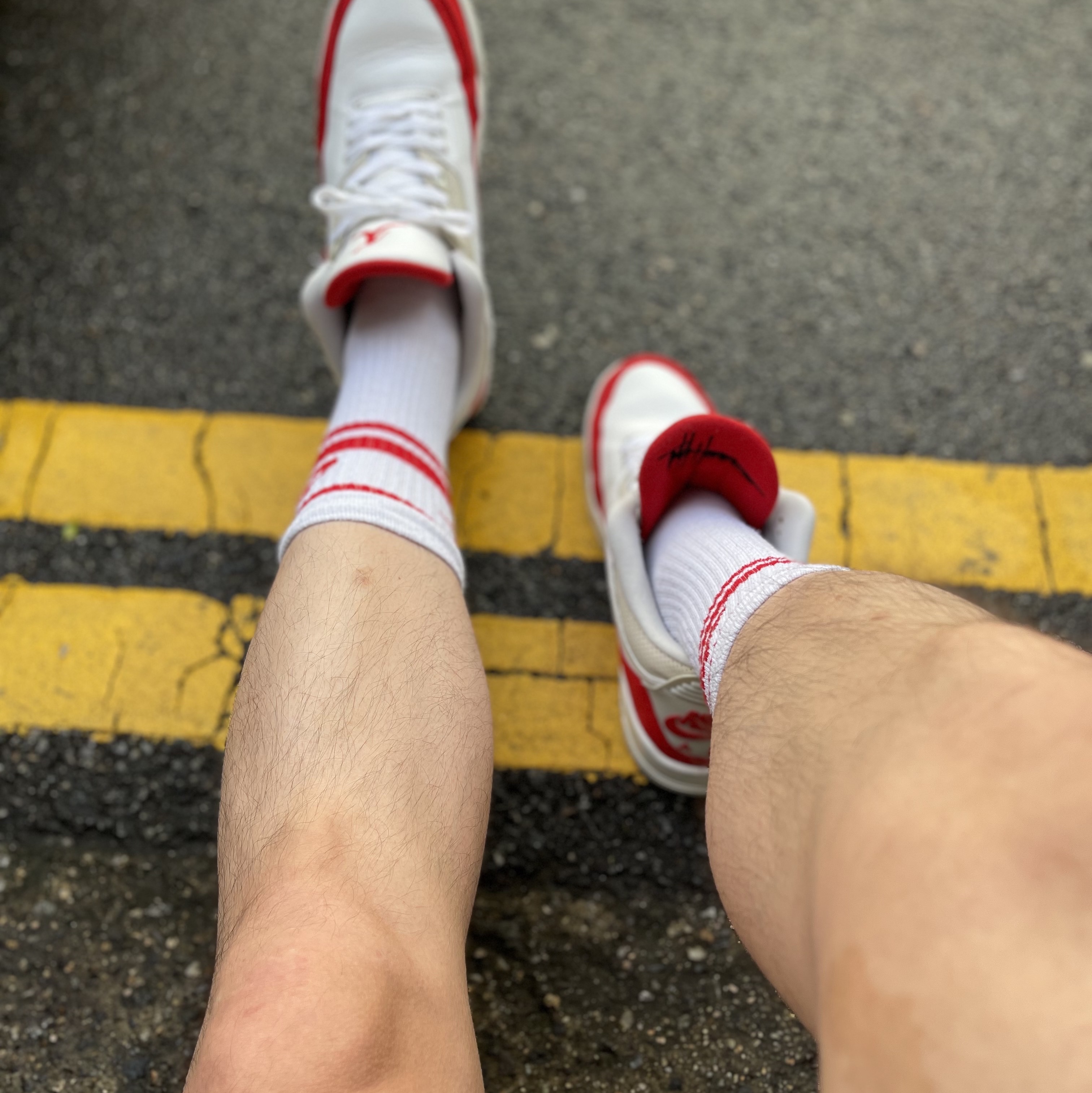 Jordan 3 Retro Tinker White University Red 착용 스타일 - 1