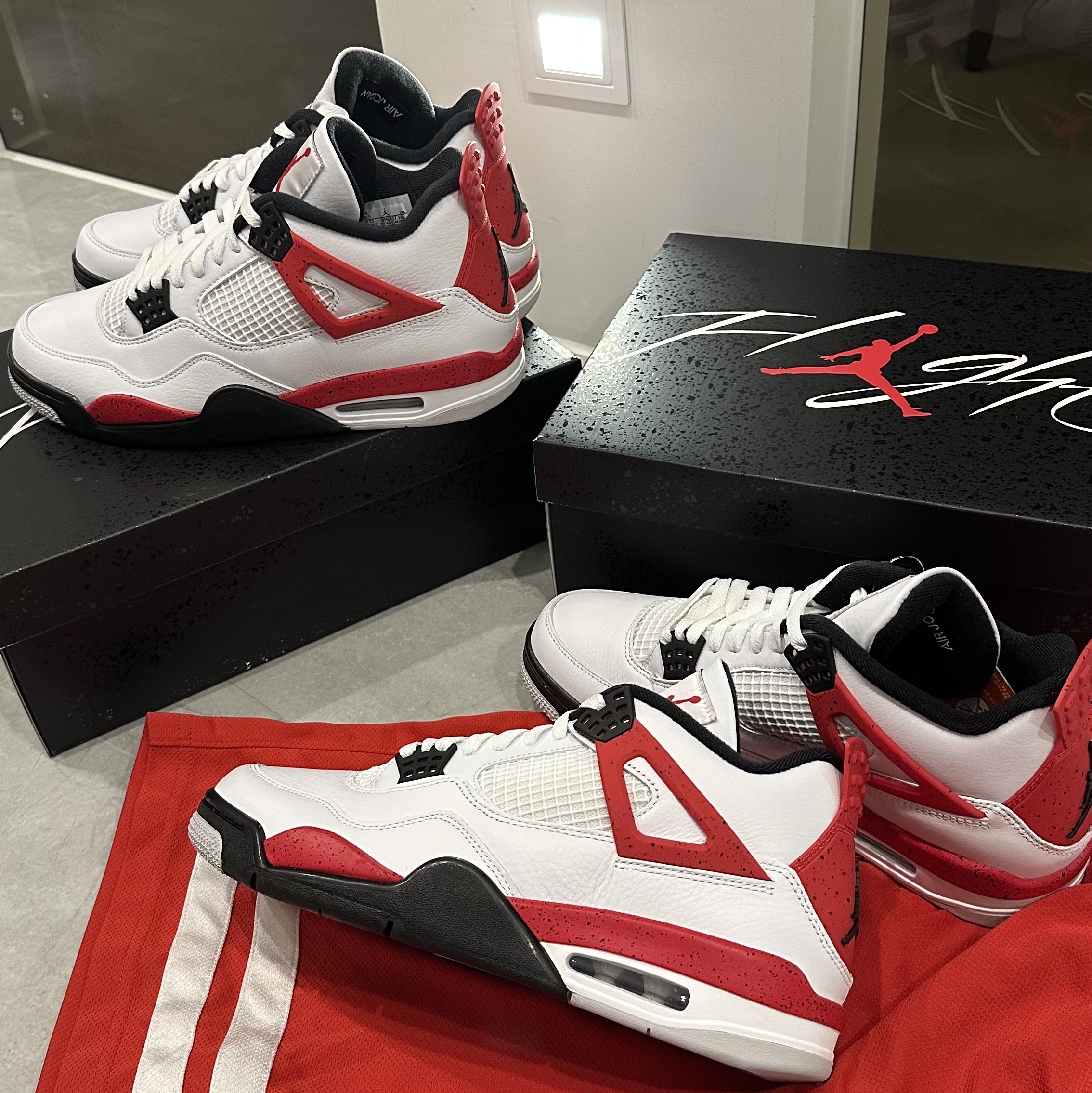 Jordan 4 Retro Red Cement 착용 스타일