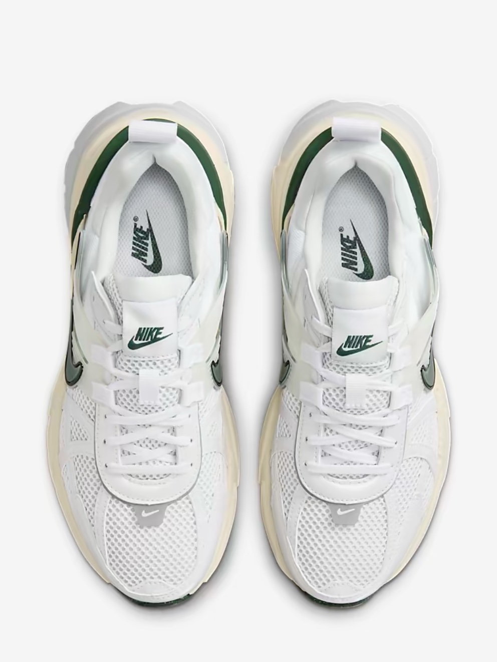 Nike V2K Run Summit White Metallic Silver 착용 스타일 - 3