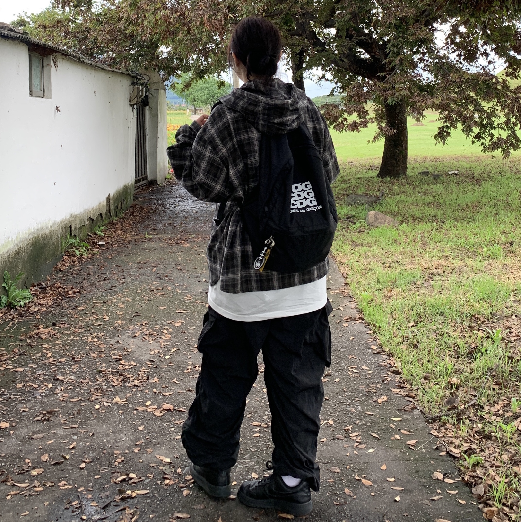 CDG Backpack Black, Nike Air Force 1 '07 Low Triple Black 착용 스타일