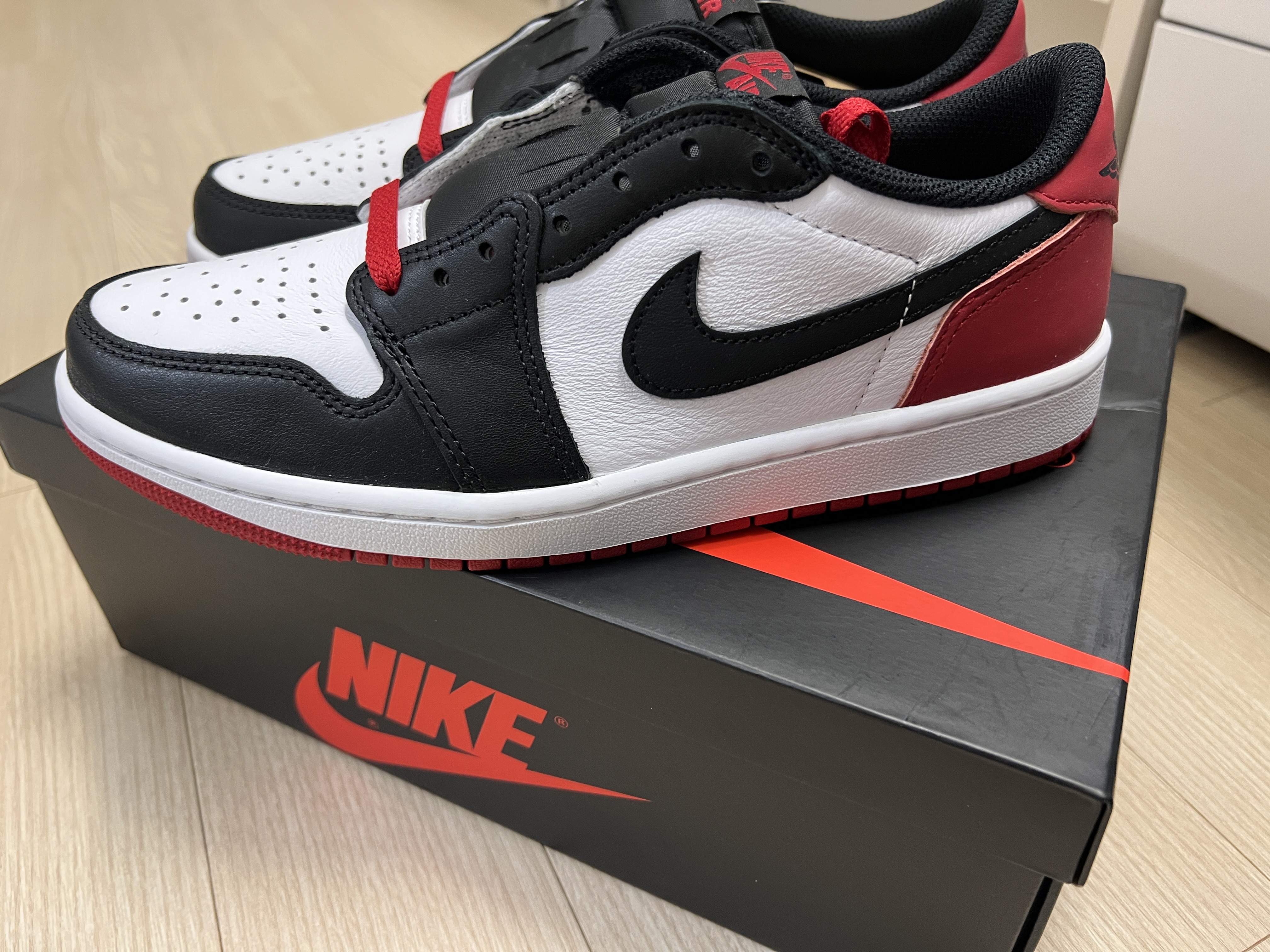 Jordan 1 Retro Low OG Black Toe 착용 스타일 - 2