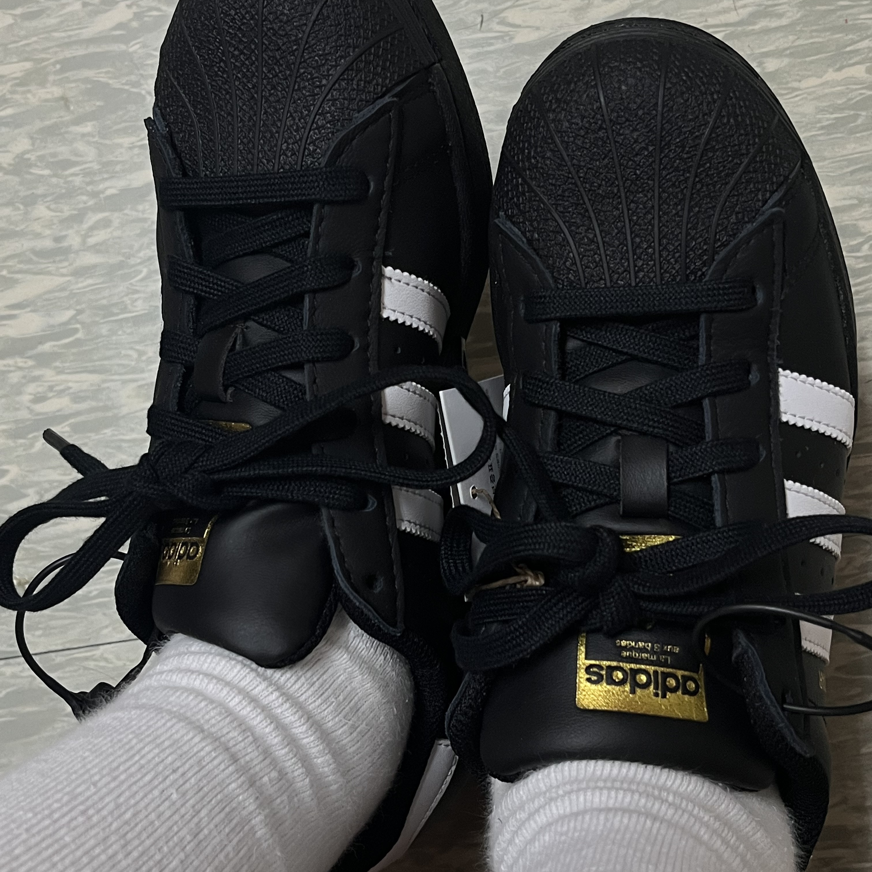 (J) Adidas Superstar Black White 착용 스타일