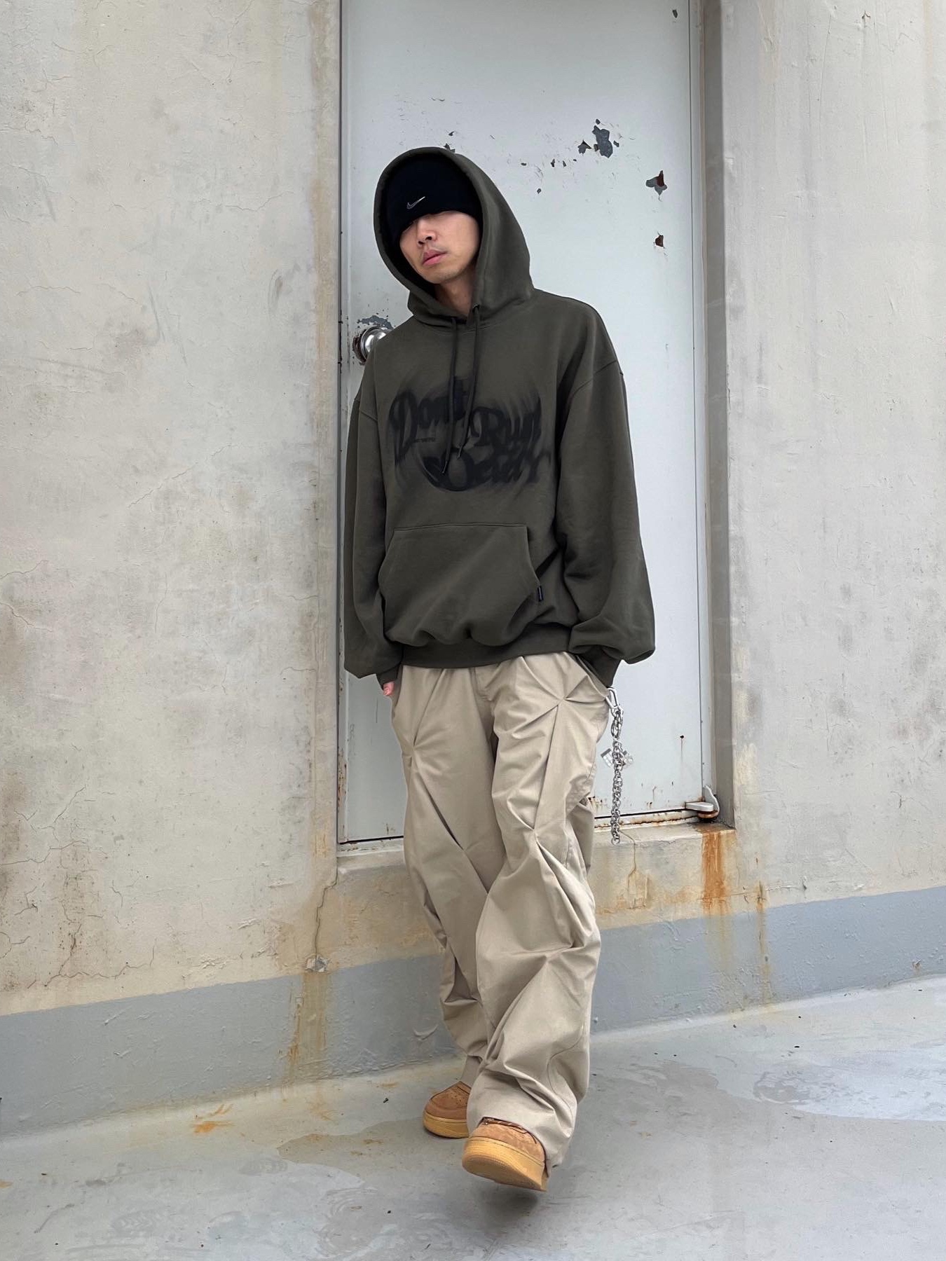 Nike NSW Beanie Black, Nike Air Force 1 Mid '07 WB Flax 착용 스타일