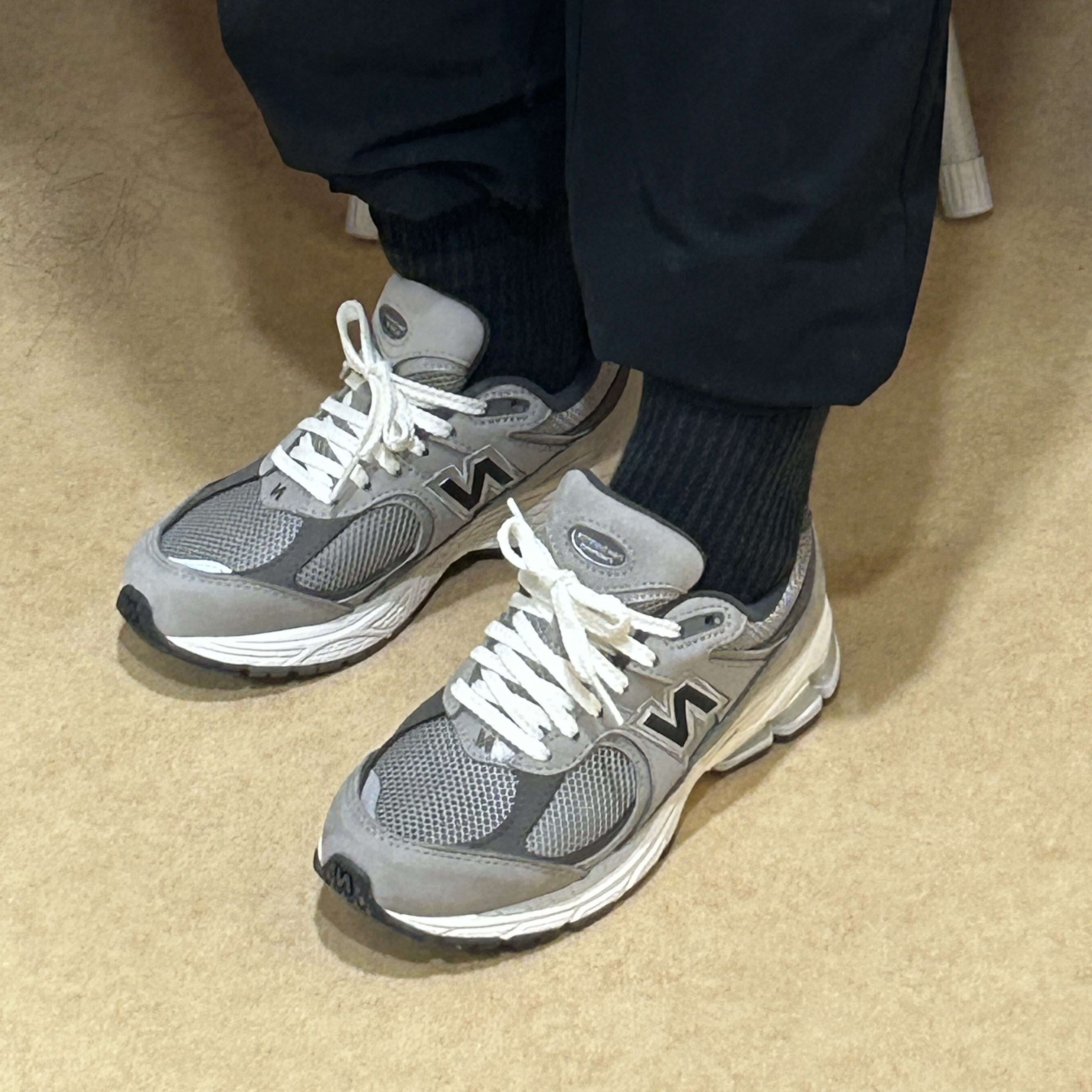 New Balance 2002 Warm Alpaca 착용 스타일