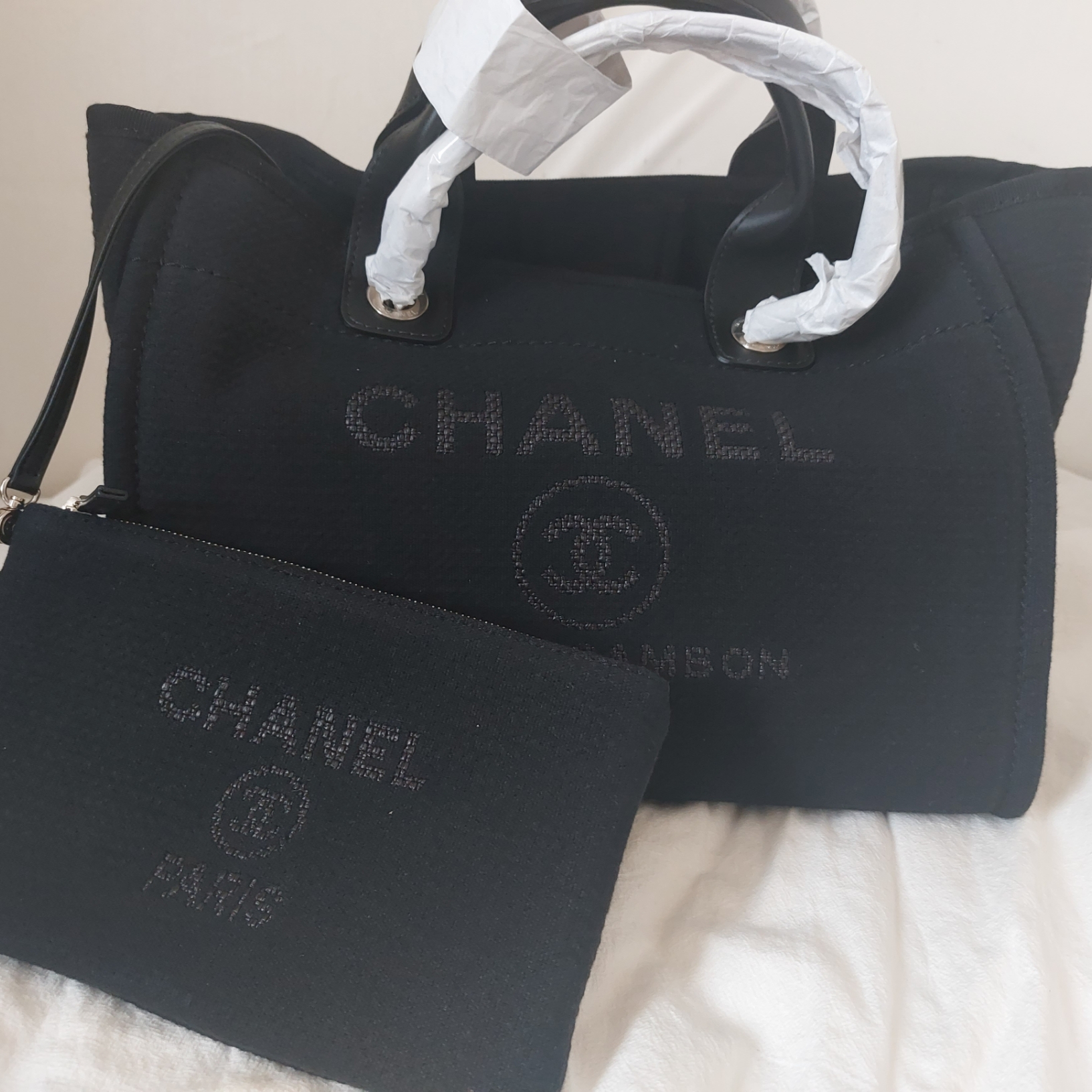 Chanel Small Shopping Bag Mixed Fiber Calfskin & Gold Black 착용 스타일 - 3