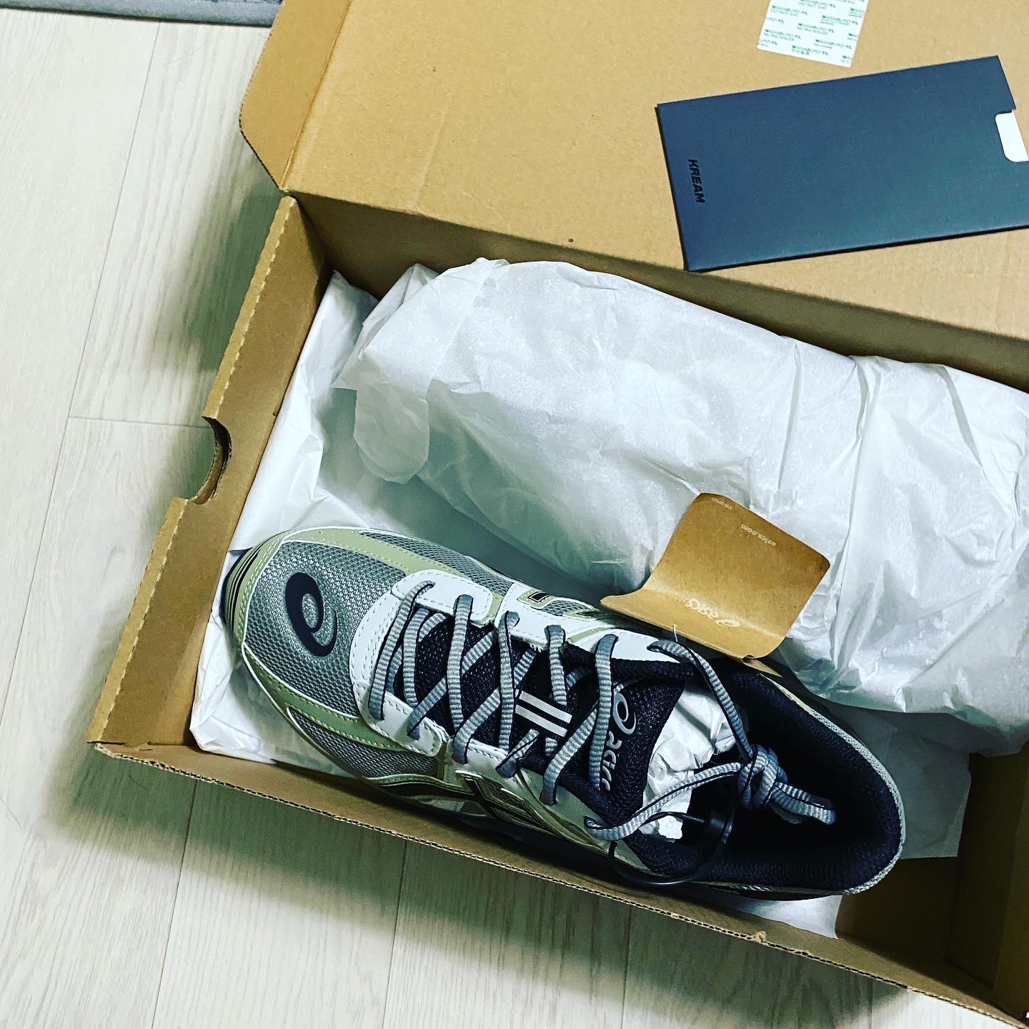 Asics Jog 100 S Sheet Rock - 2E Wide 착용 스타일 - 2