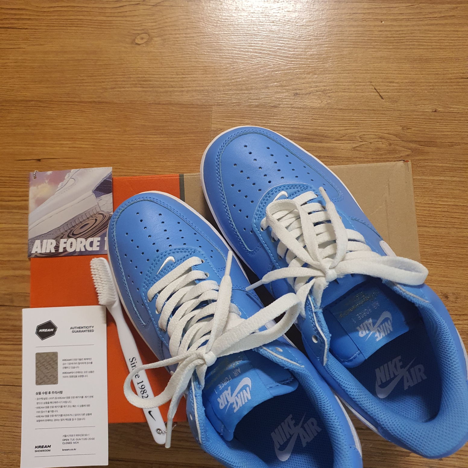 Nike Air Force 1 Low Retro Color of the Month University Blue 착용 스타일 - 2