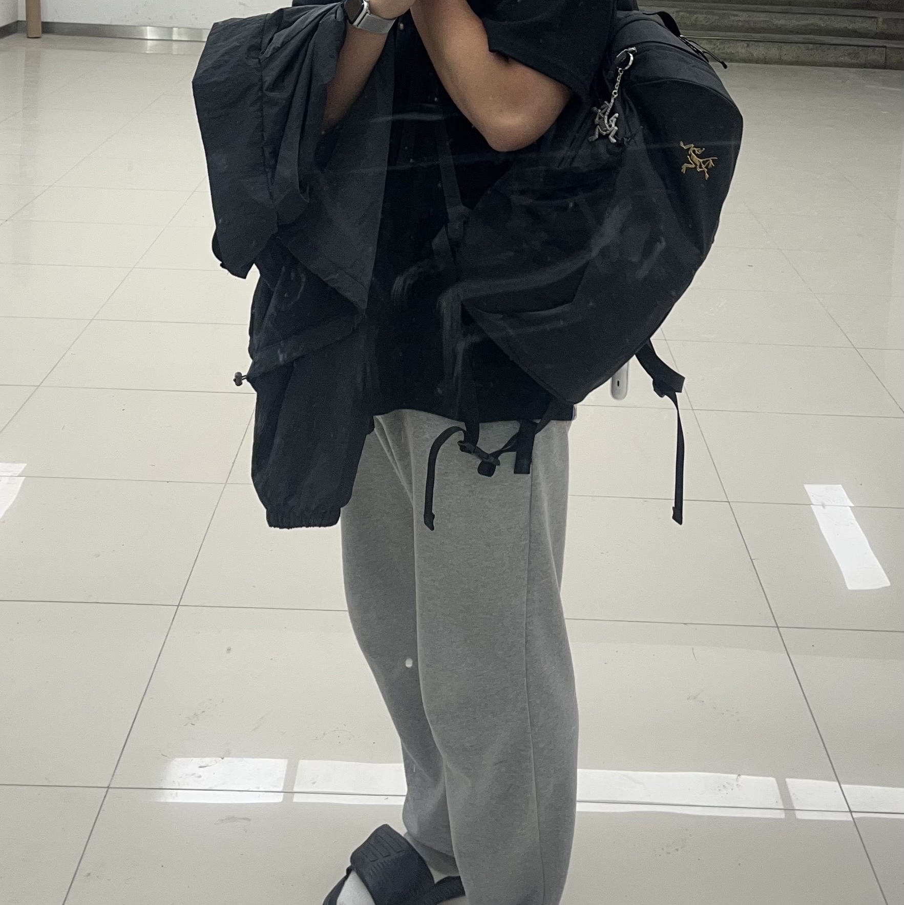 Arc'teryx Mantis 16 Backpack Black, Arc'teryx Keyring Metal 착용 스타일 - 2