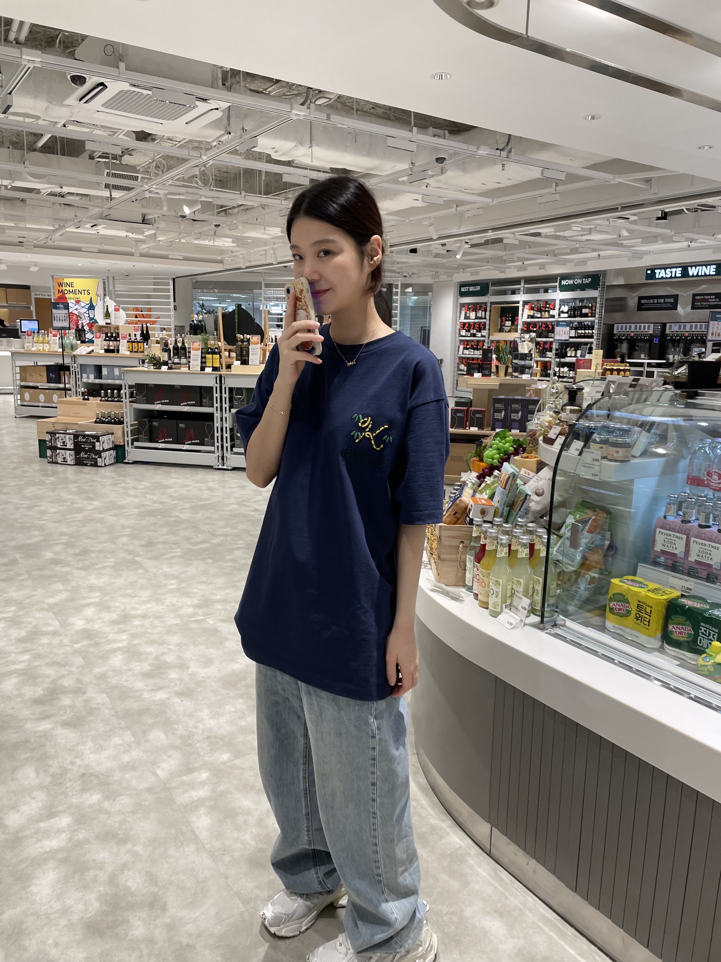 (W) Balenciaga Runner Sneakers White 착용 스타일