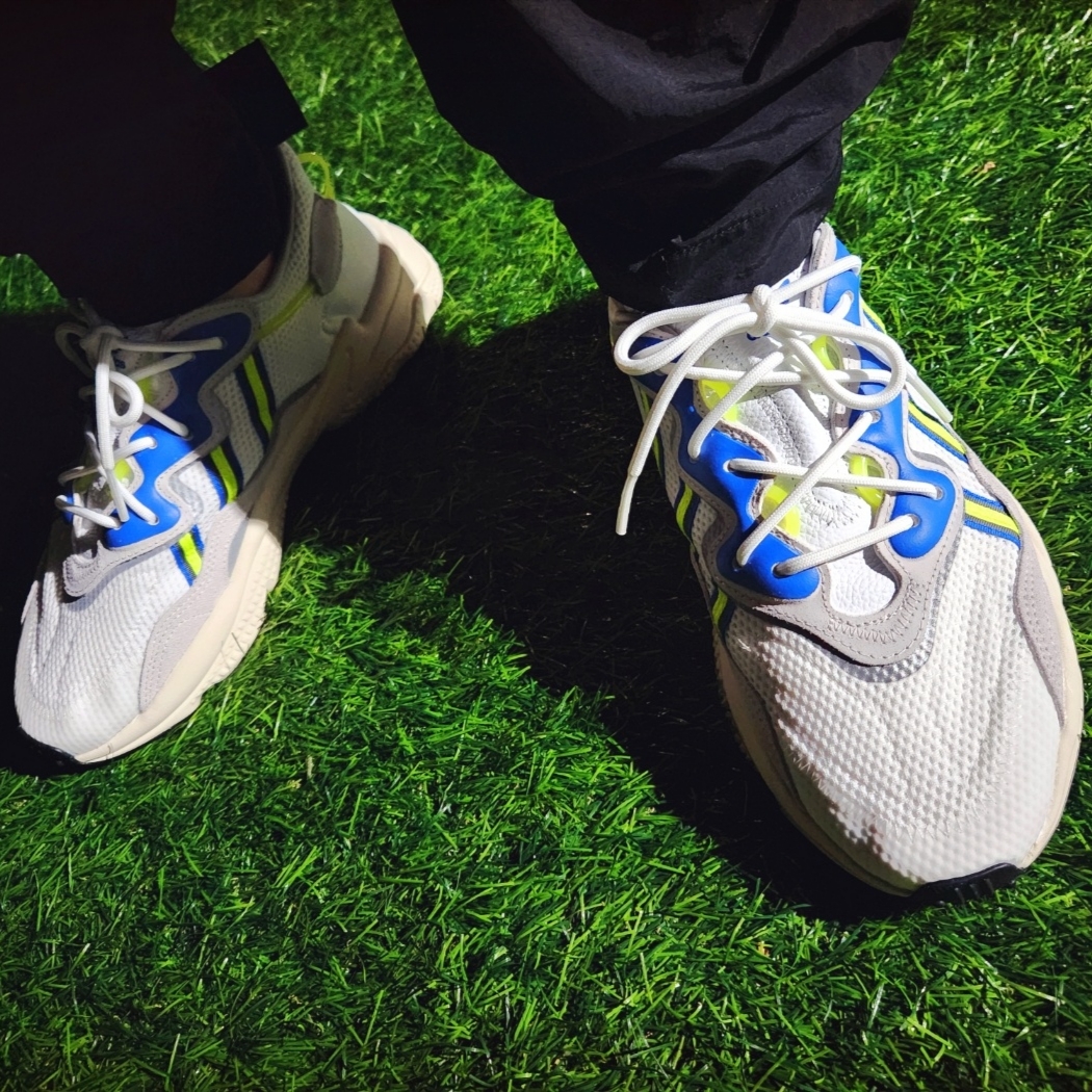 Adidas Ozweego Cloud White Solar Yellow 착용 스타일 - 4