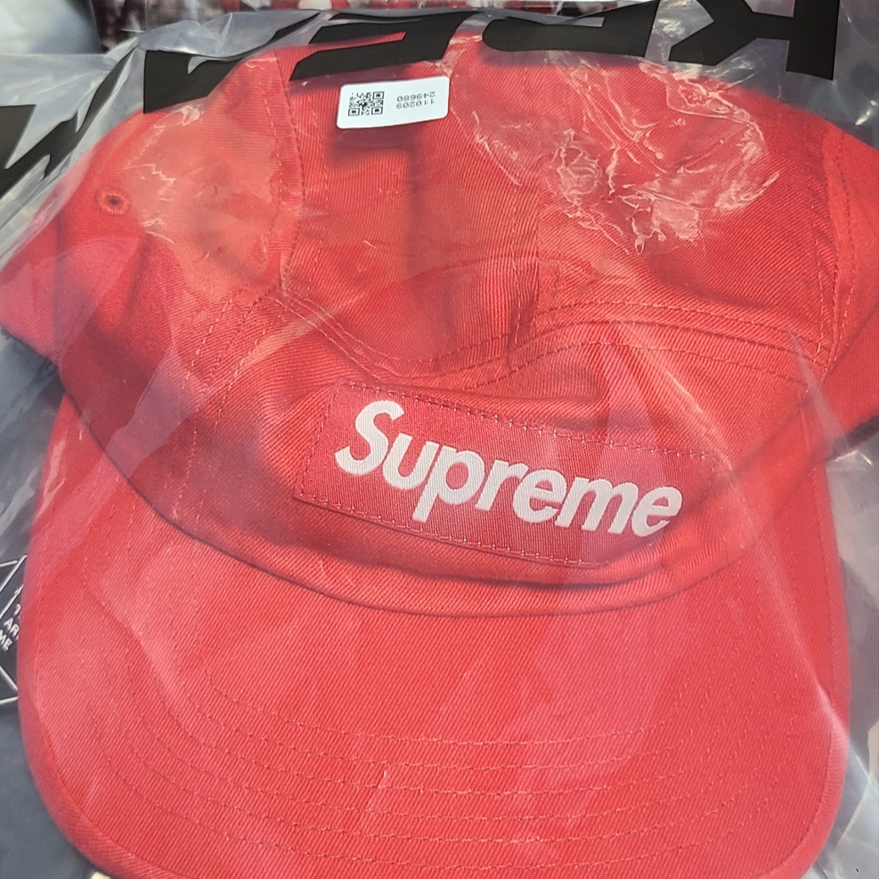 Supreme Washed Chino Twill Camp Cap Red 착용 스타일 - 2