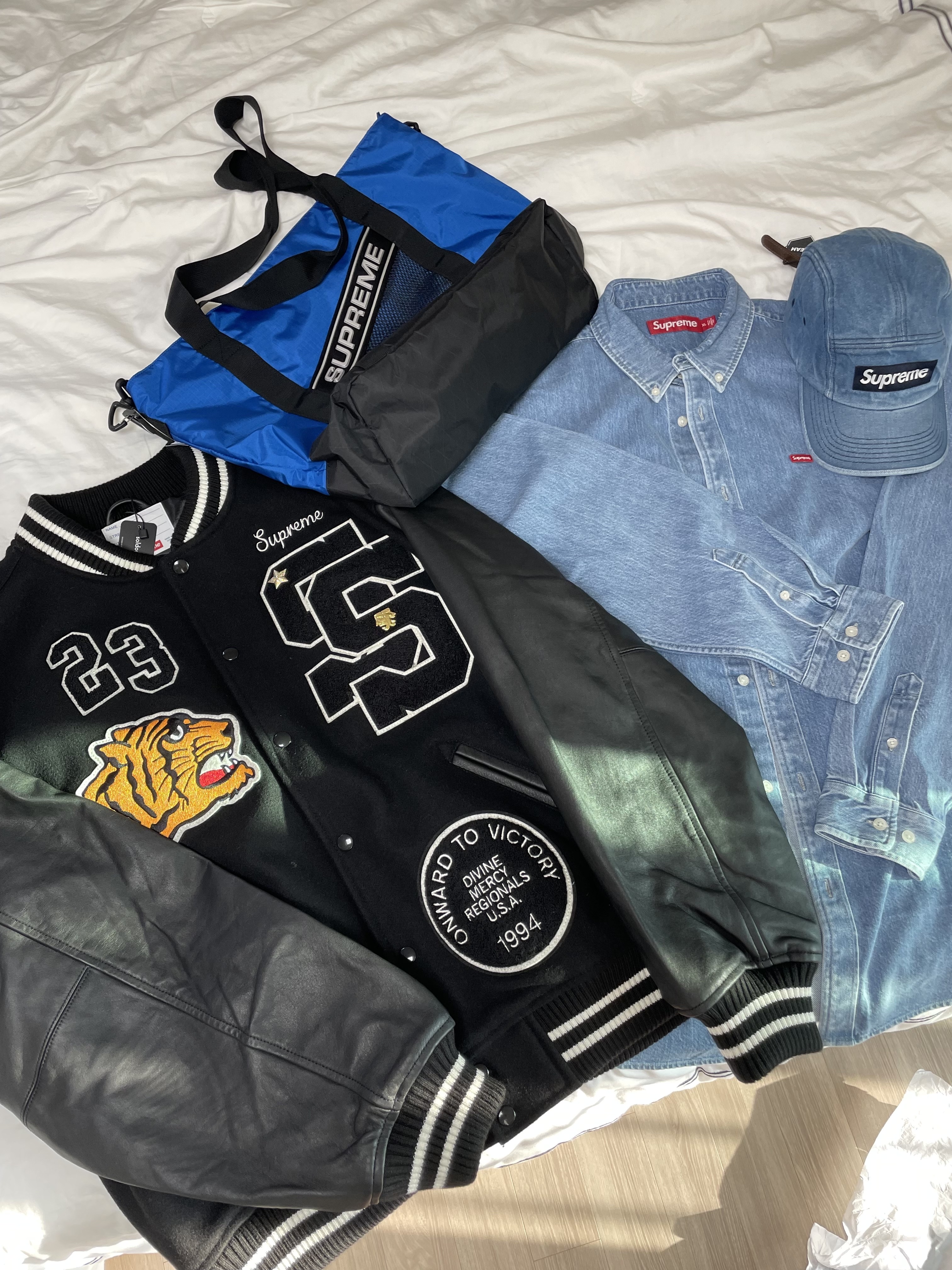 Supreme Tiger Varsity Jacket Black - 23FW, Supreme Washed Chino Twill Camp Cap Denim - 23FW 착용 스타일