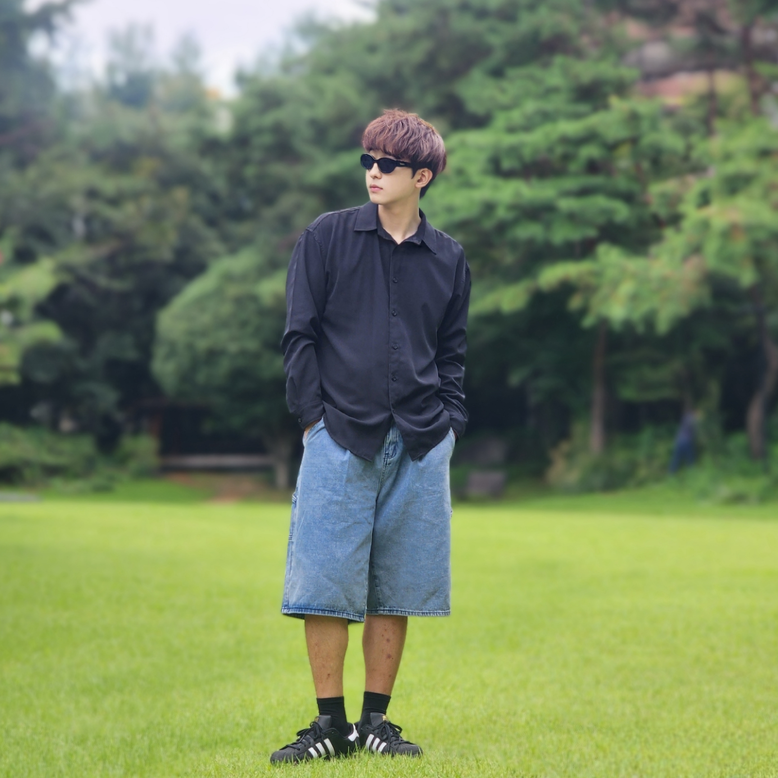 Adidas Superstar Core Black White 착용 스타일 - 2