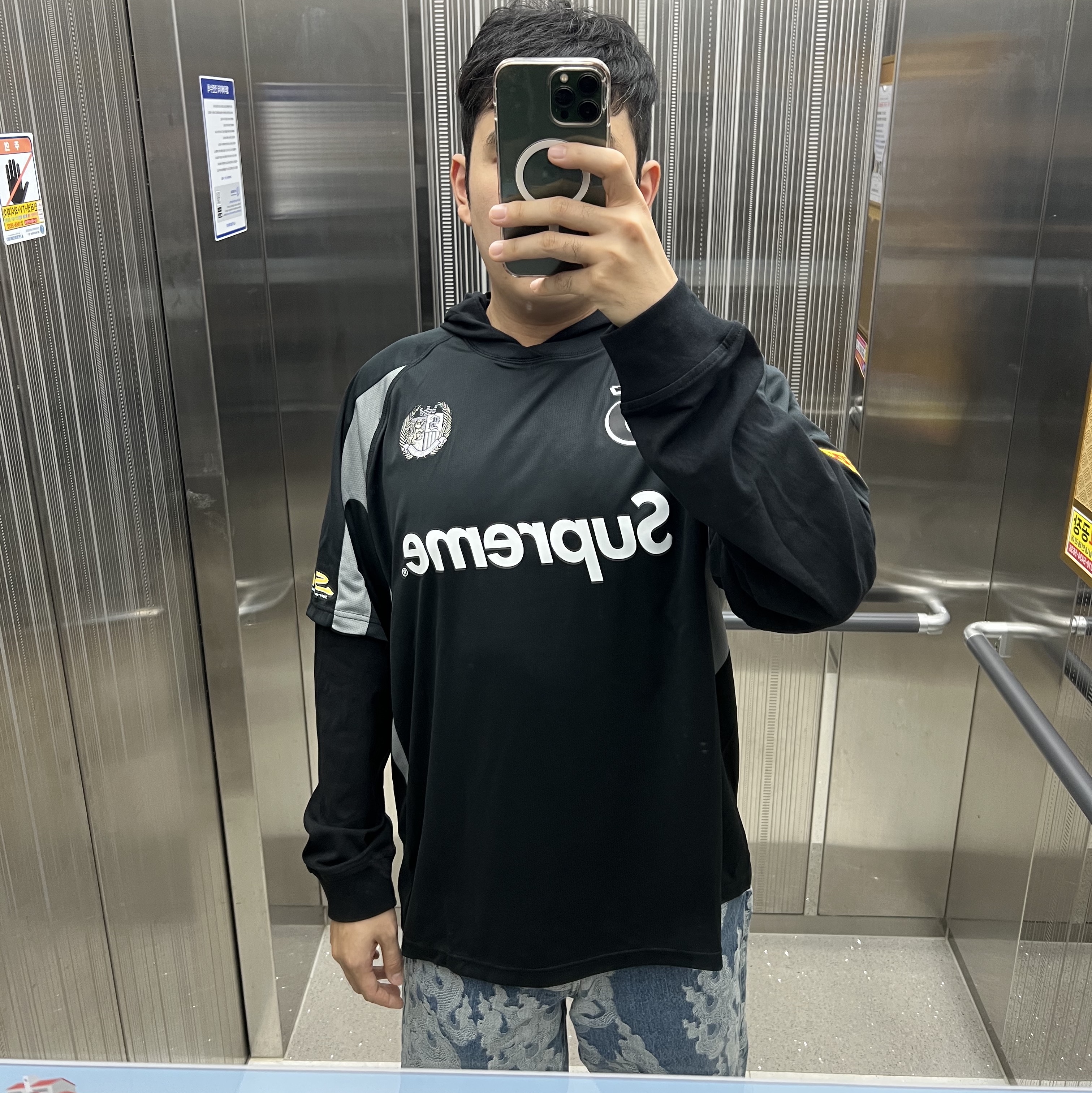 Supreme Hooded Soccer Jersey Black - 23FW, Supreme Flames Jacquard Baggy Denim Shorts Washed Indigo - 23SS 착용 스타일