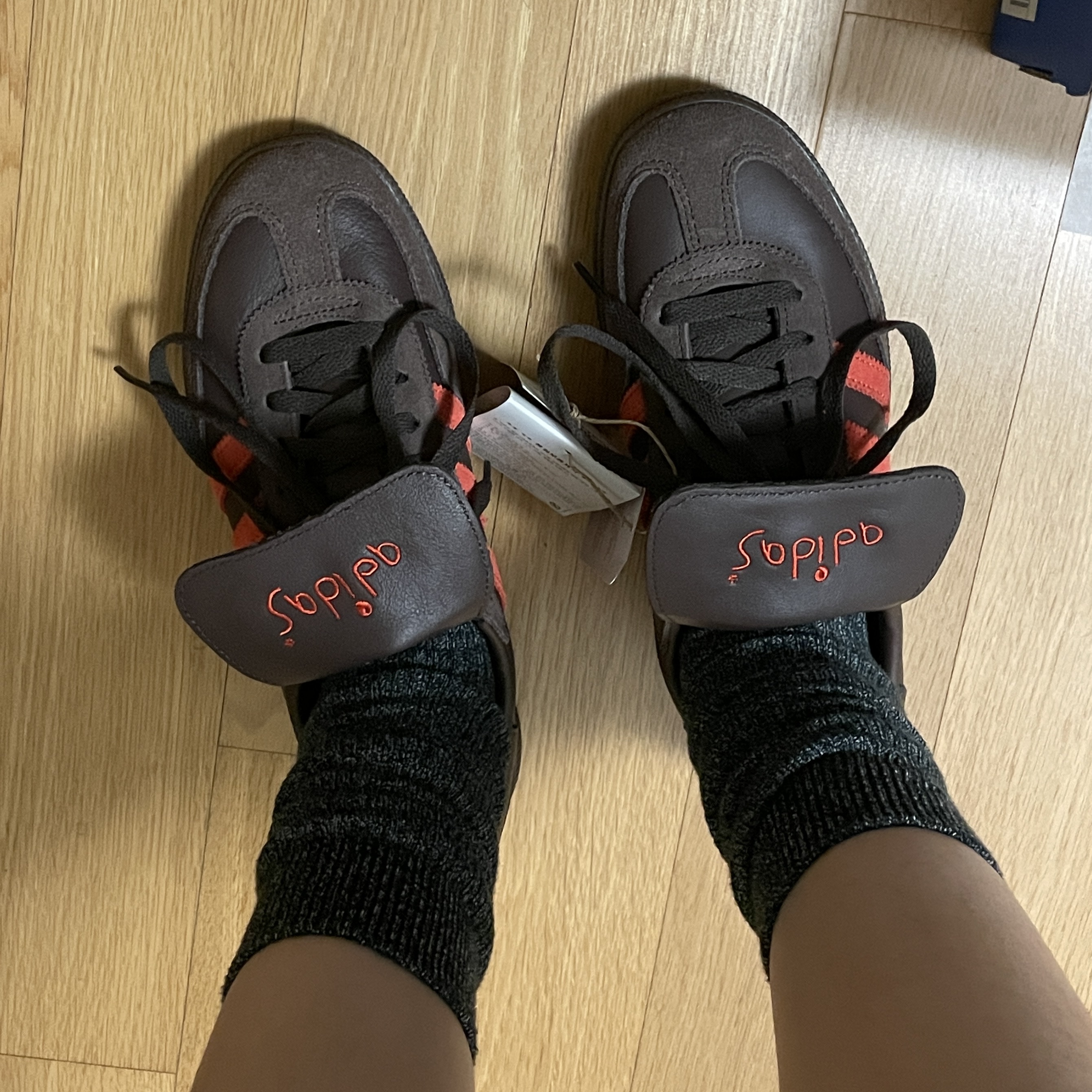 Adidas Spezial Handball Brown Collegiate Orange 착용 스타일 - 3