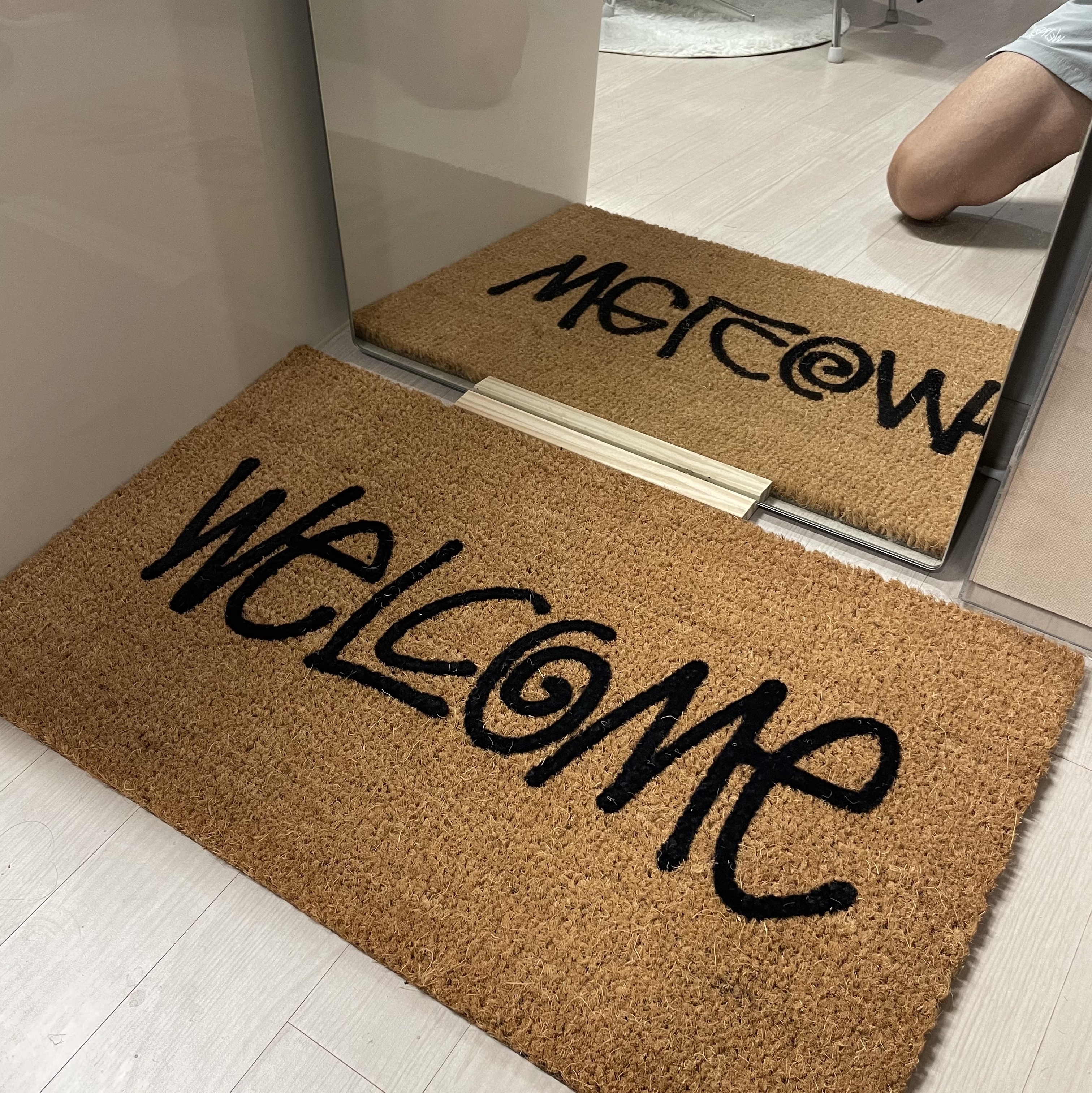 Stussy Welcome Mat Cocoa 착용 스타일 - 1