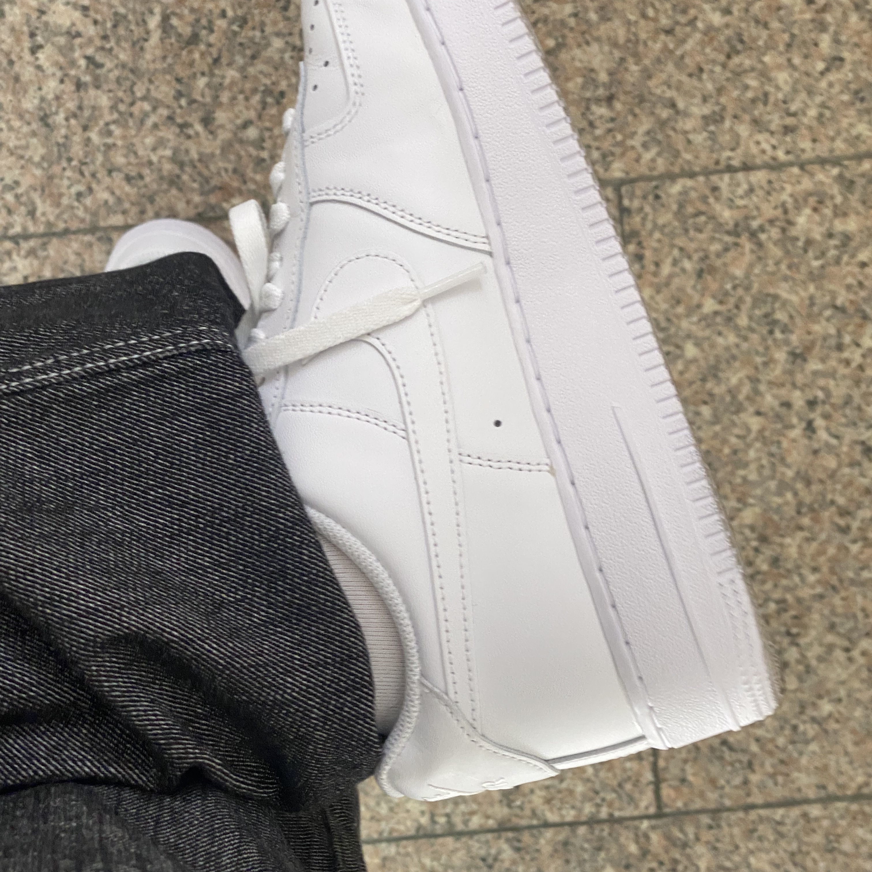 Nike Air Force 1 '07 Low White 착용 스타일