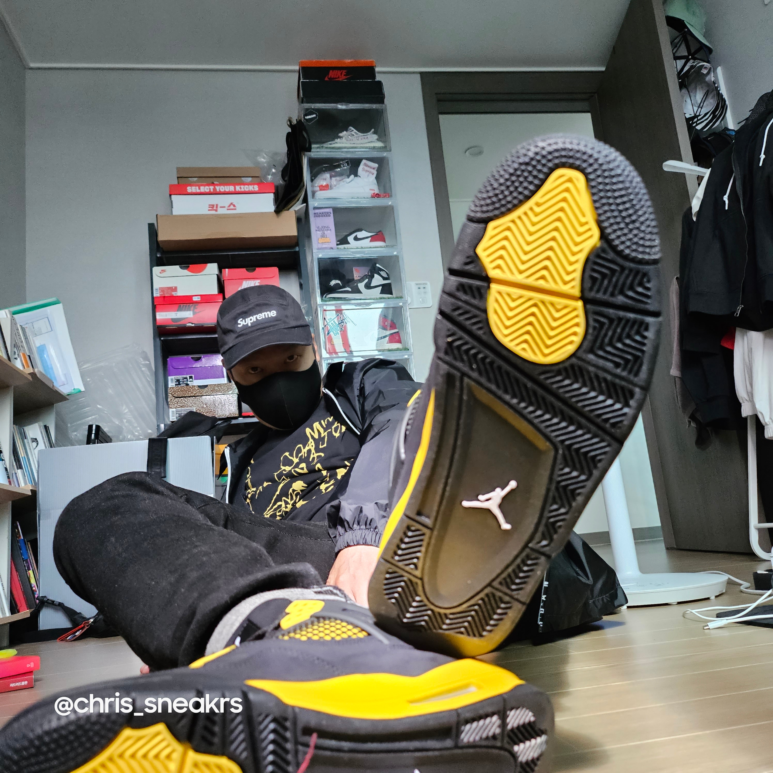 Jordan 4 Retro Thunder 2023, Supreme Washed Chino Twill Camp Cap Black 착용 스타일 - 3