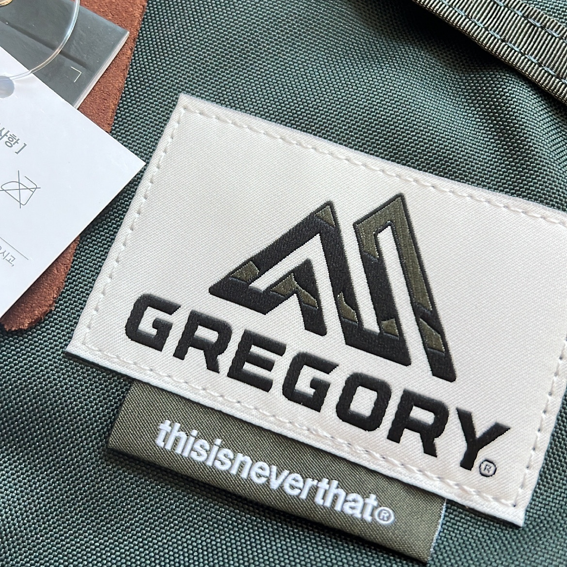 Gregory x Thisisneverthat Daypack Green 착용 스타일