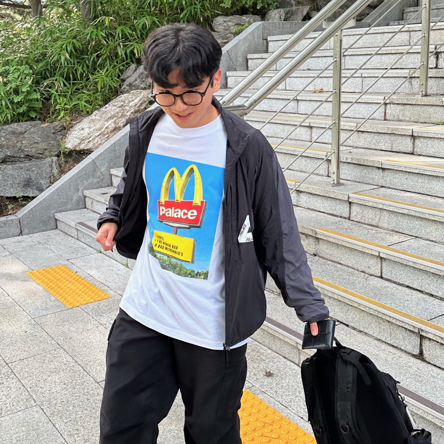 Palace x McDonald's Sign T-Shirt White - 23FW, Nike x Stussy Air Penny II Rattan and Limestone 착용 스타일 - 3
