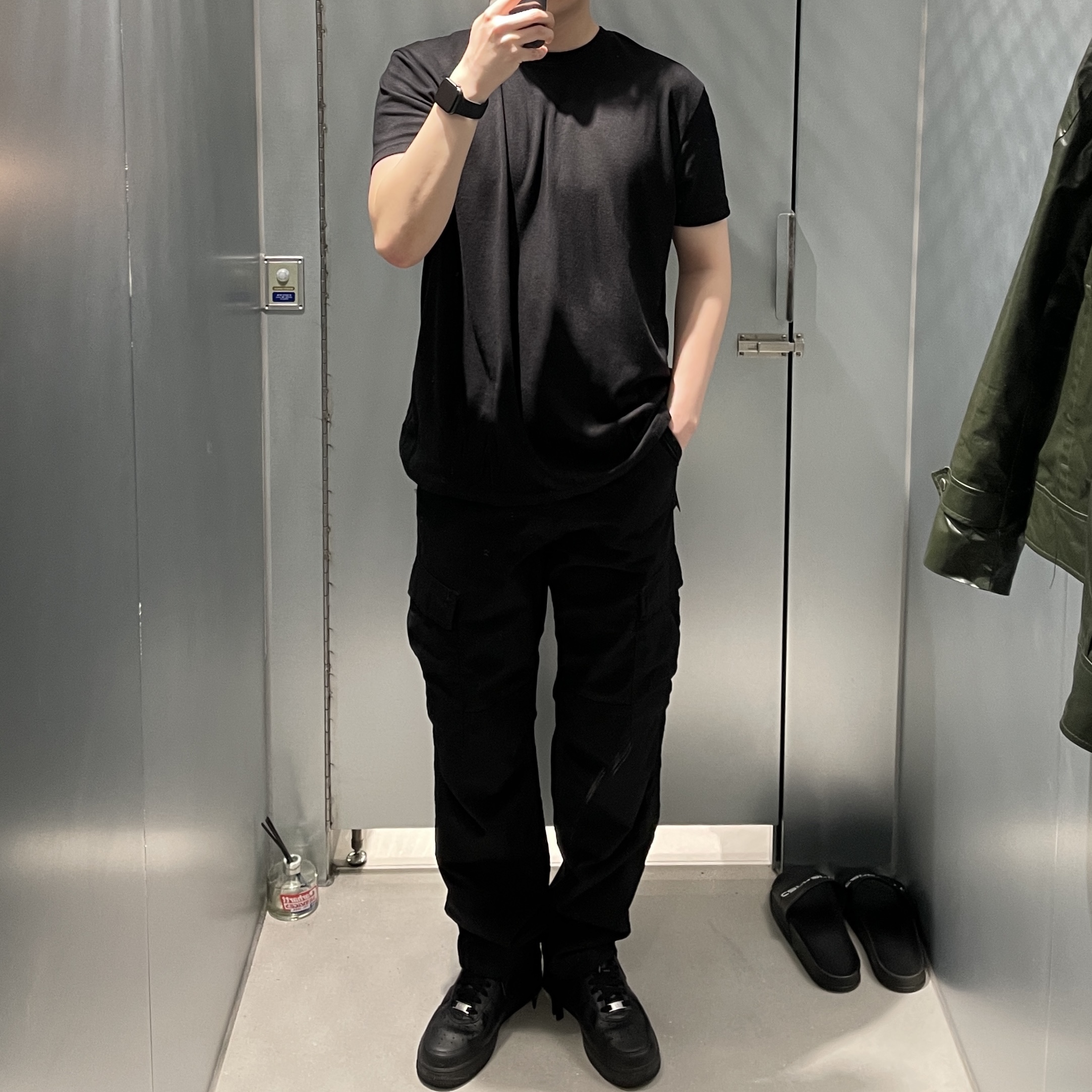 Nike x Supreme Air Force 1 Low Black 착용 스타일 - 1