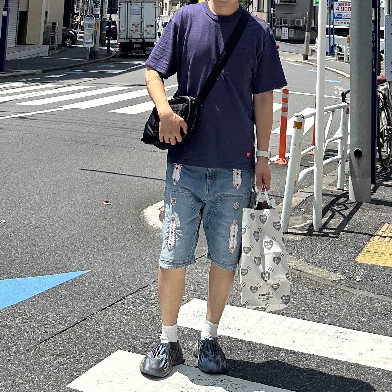 Kapital 14 oz. Denim Short Pants Studs Remake Indigo (Processing), Adidas Yeezy Foam RNNR MX Cinder 착용 스타일 - 2