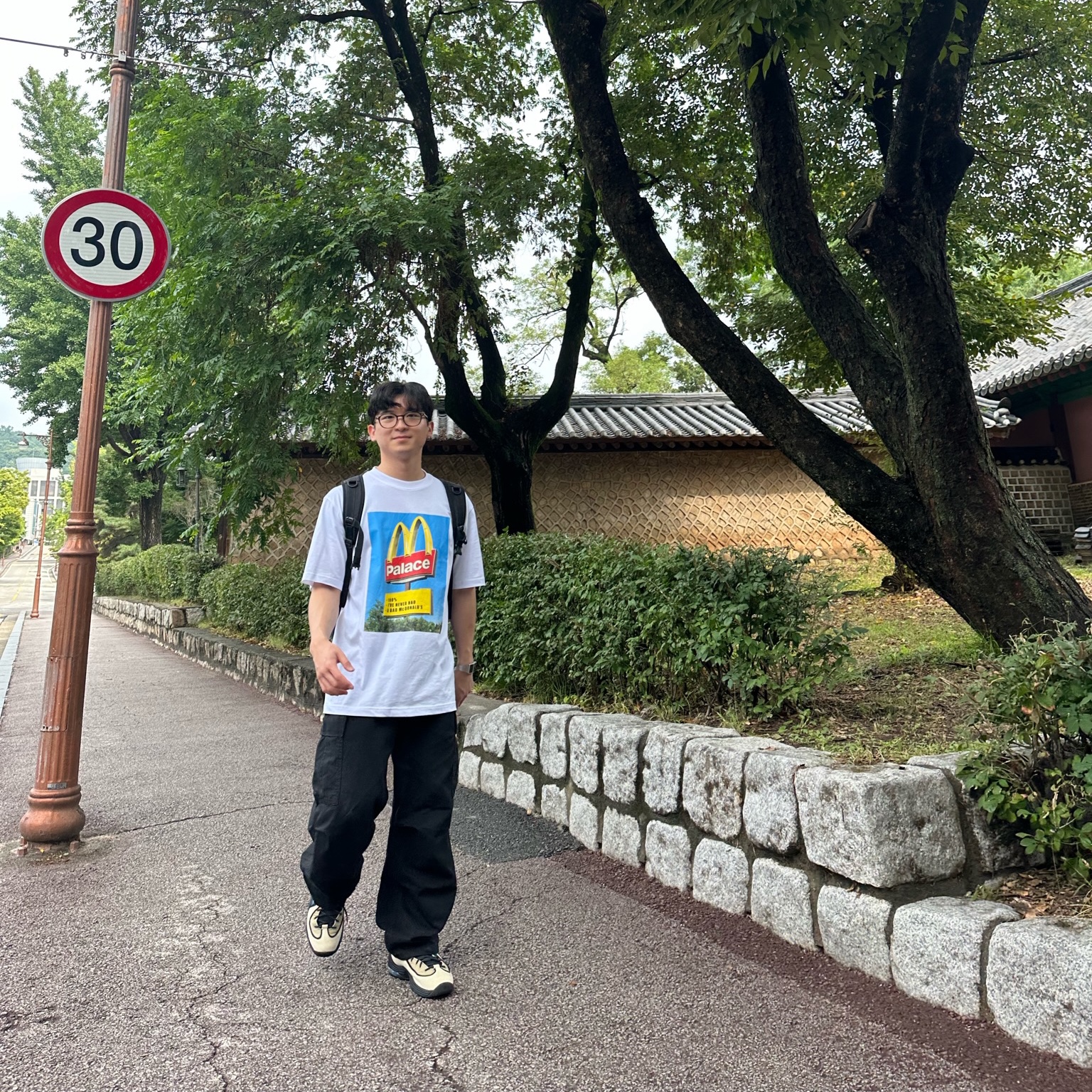 Palace x McDonald's Sign T-Shirt White - 23FW, Nike x Stussy Air Penny II Rattan and Limestone 착용 스타일 - 2