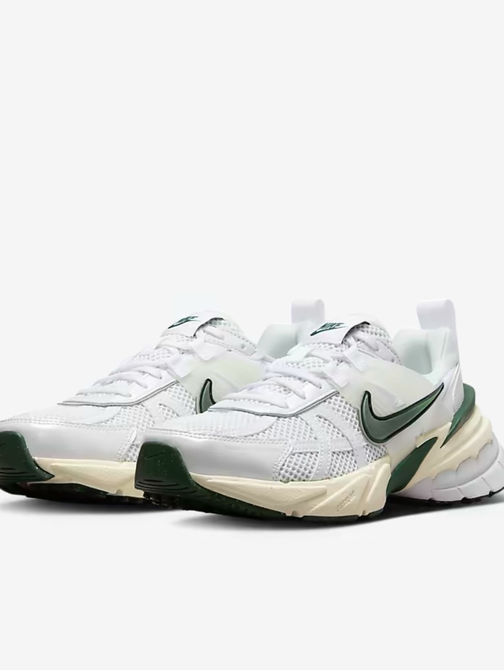 Nike V2K Run Summit White Metallic Silver 착용 스타일 - 2