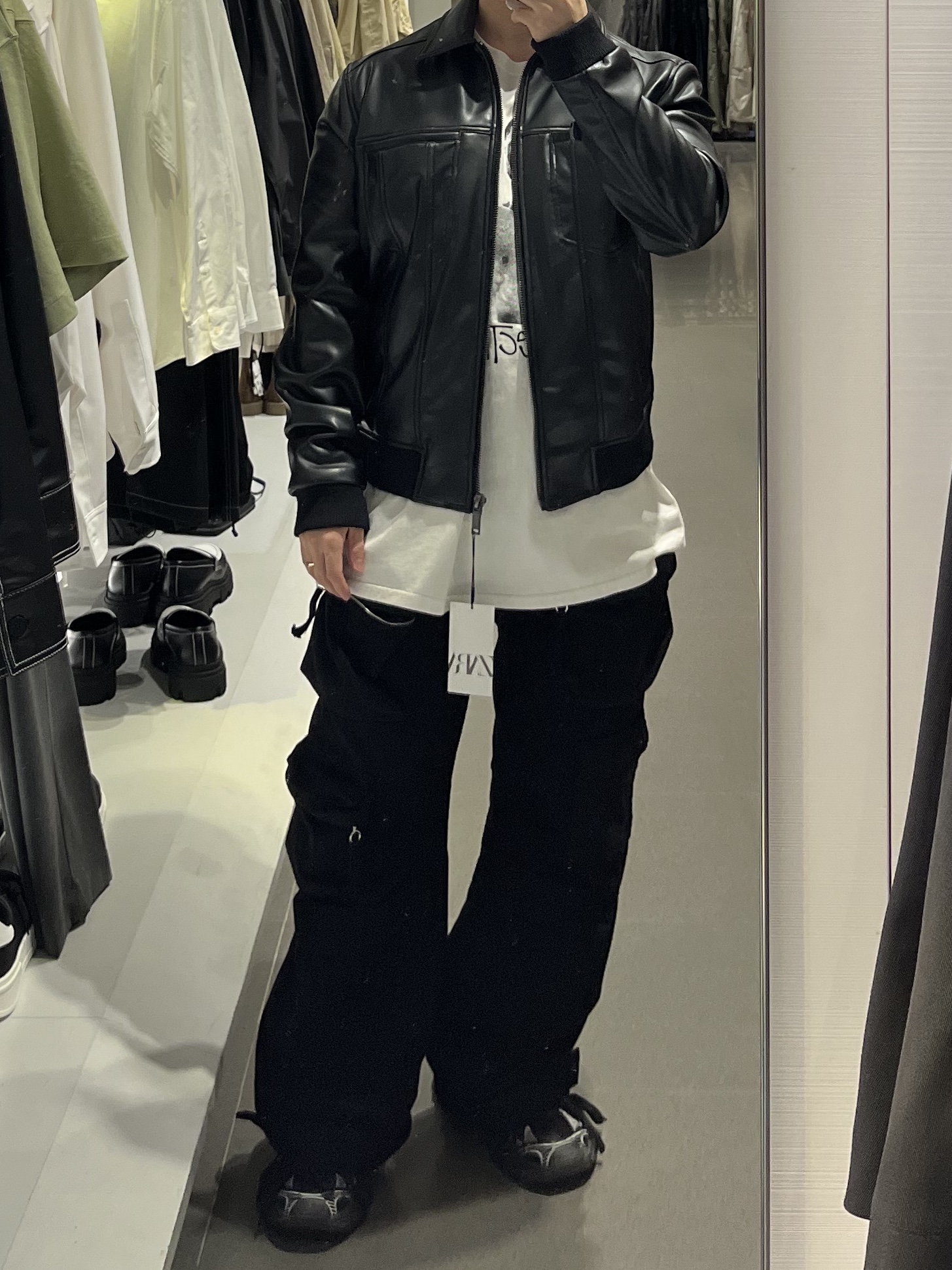 Stussy x Martine Rose Stand Firm Pigment Dyed T-Shirt Natural, Zara Utility Pocket Pants Black 착용 스타일