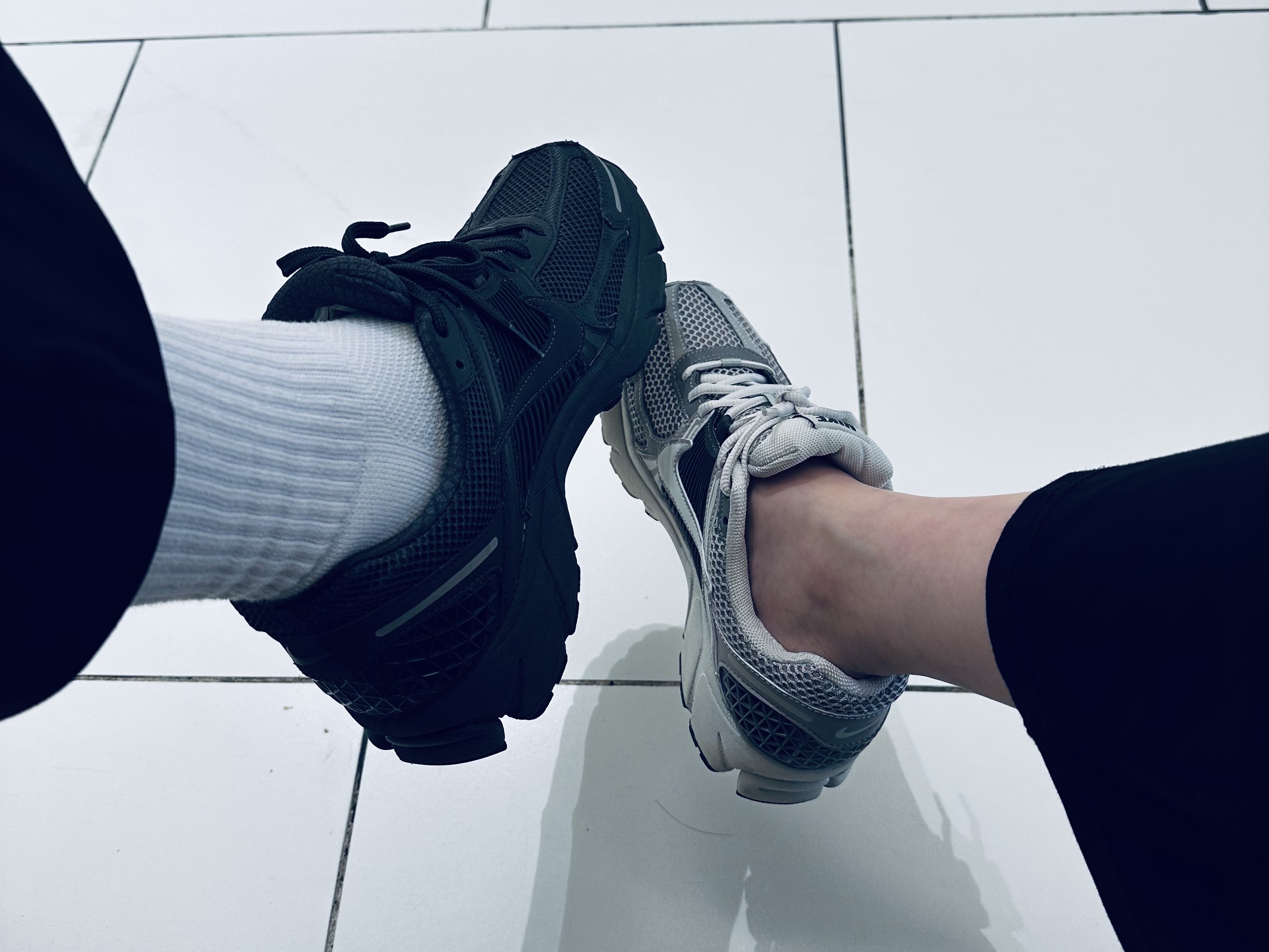 Nike Zoom Vomero 5 SP Anthracite 2023, (W) Nike Zoom Vomero 5 Cobblestone and Flat Pewter 착용 스타일