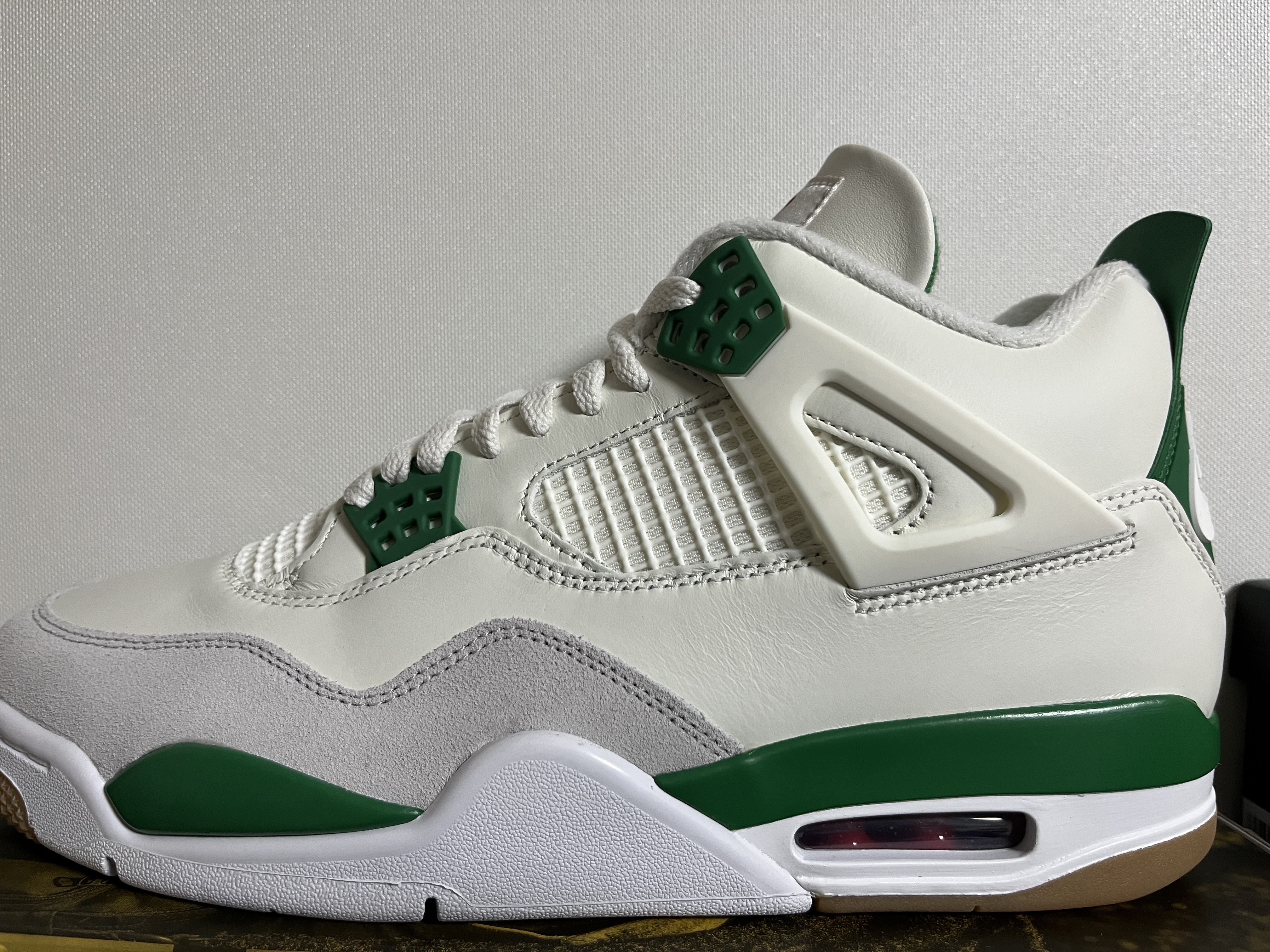 Jordan 4 x Nike SB Retro SP Pine Green 착용 스타일
