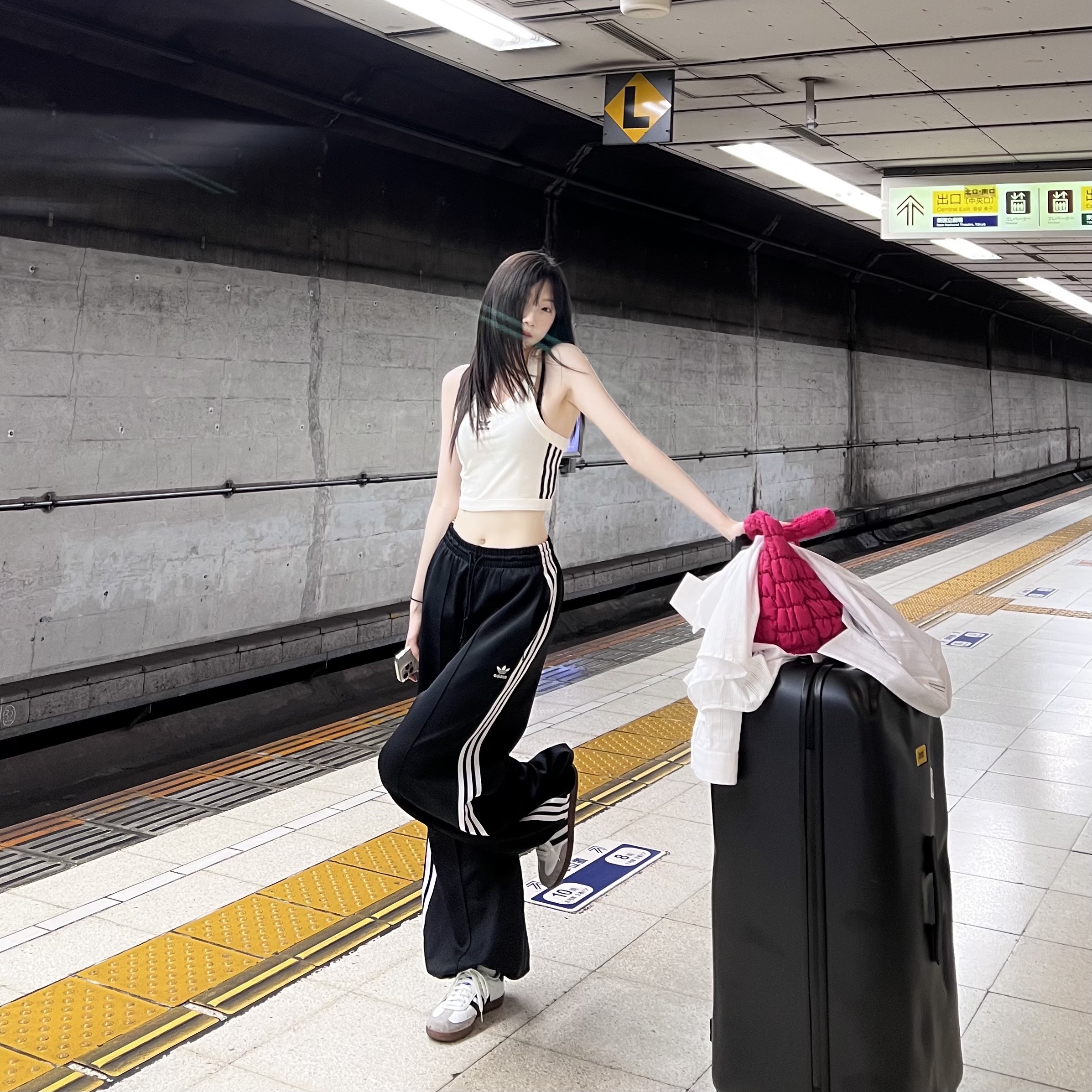 COS Quilted Mini Bag Pink, CRASH BAGGAGE Icon Trunk Large 32inch Black 착용 스타일 - 1