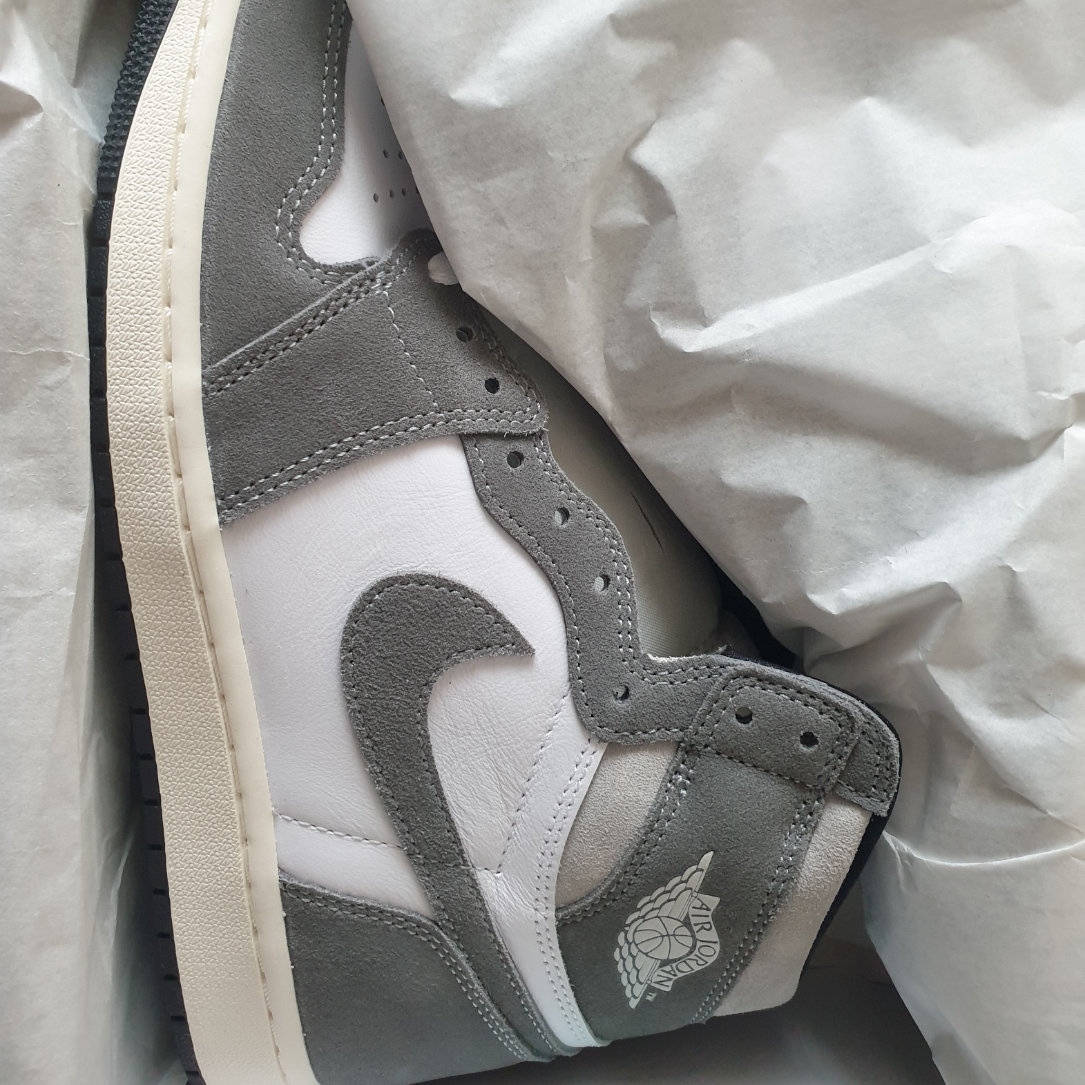 Jordan 1 Retro High OG Black and Smoke Grey 착용 스타일