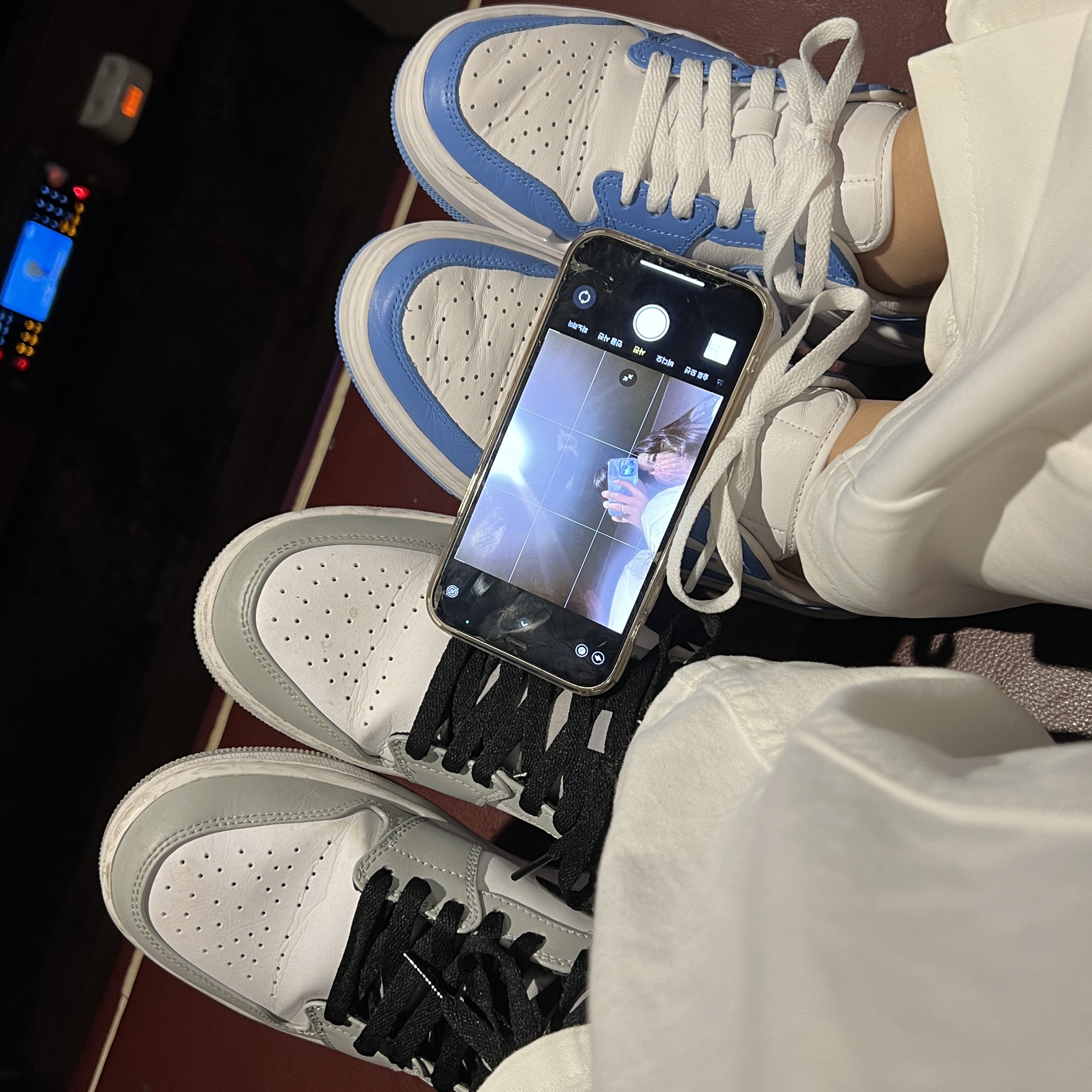 (W) Jordan 1 Elevate Low SE University Blue, Jordan 1 Mid Light Smoke Grey 착용 스타일 - 1