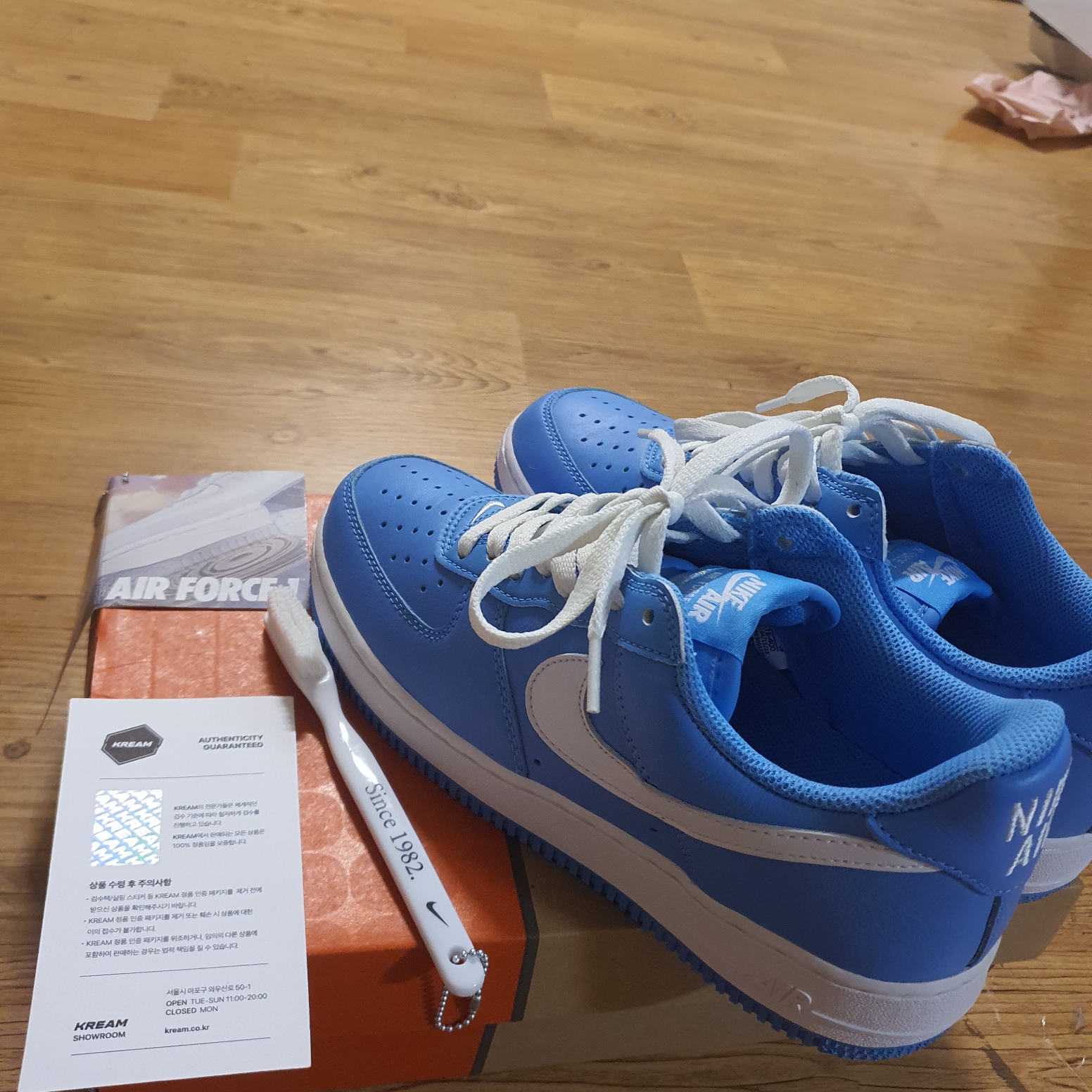Nike Air Force 1 Low Retro Color of the Month University Blue 착용 스타일 - 1