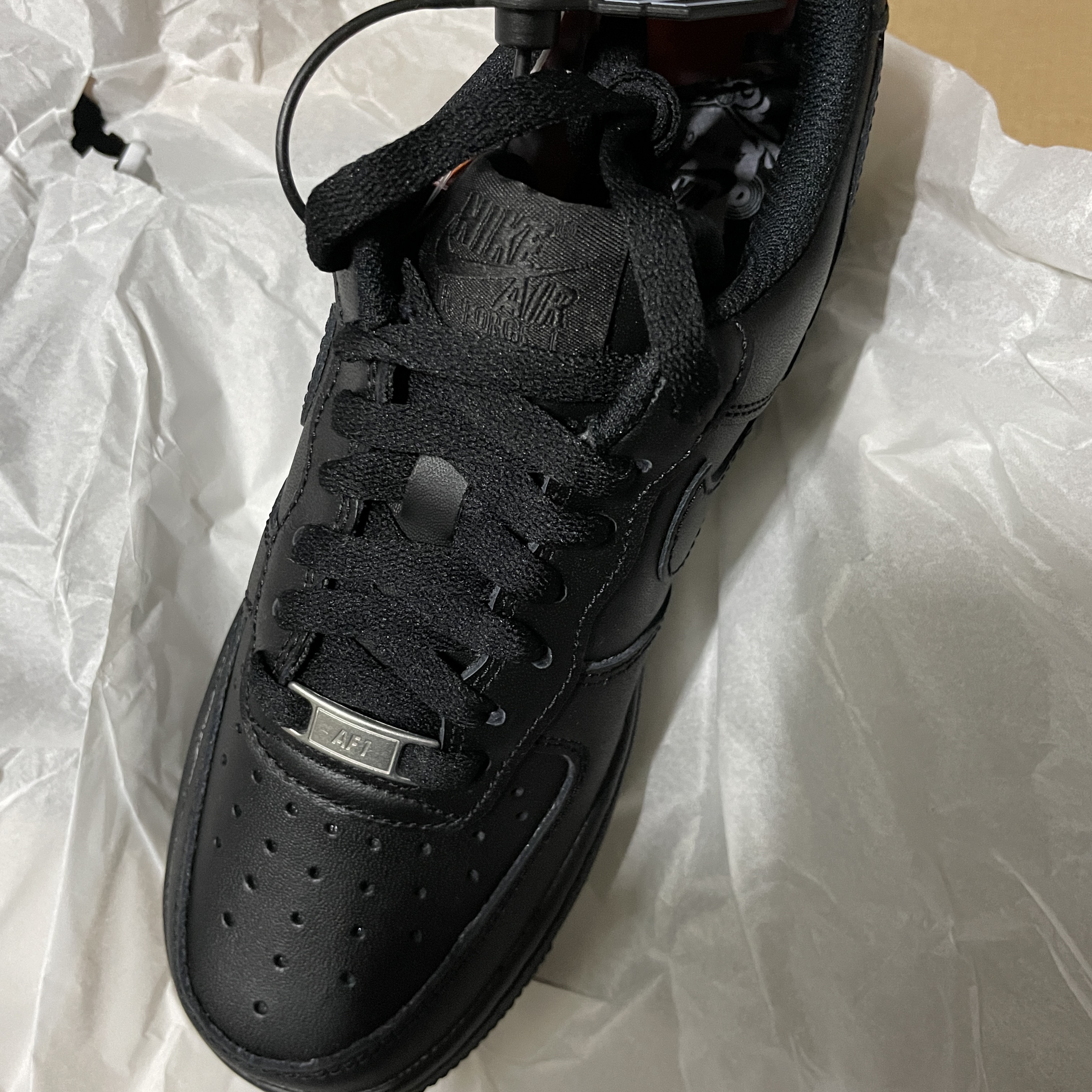 (W) Nike Air Force 1 '07 Low Triple Black 착용 스타일