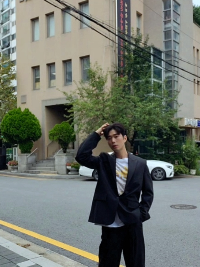 Zara x Ader Error Tapered Trousers Black, Zara x Ader Error Oversize Blazer Black 착용 스타일 - 1