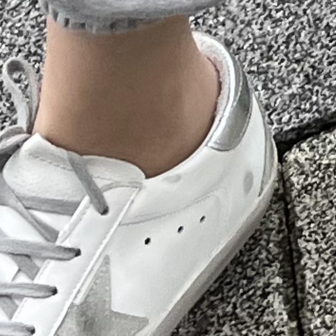 (W) Golden Goose Superstar White Silver Heel Tab Sneakers 착용 스타일