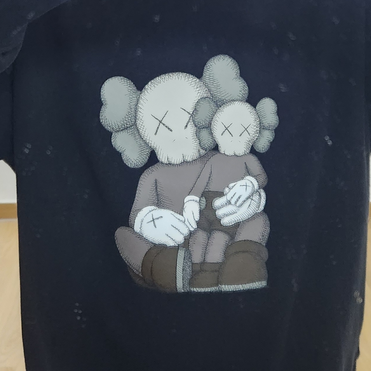 Uniqlo UT x Kaws Long Sleeve Sweatshirt Black 착용 스타일