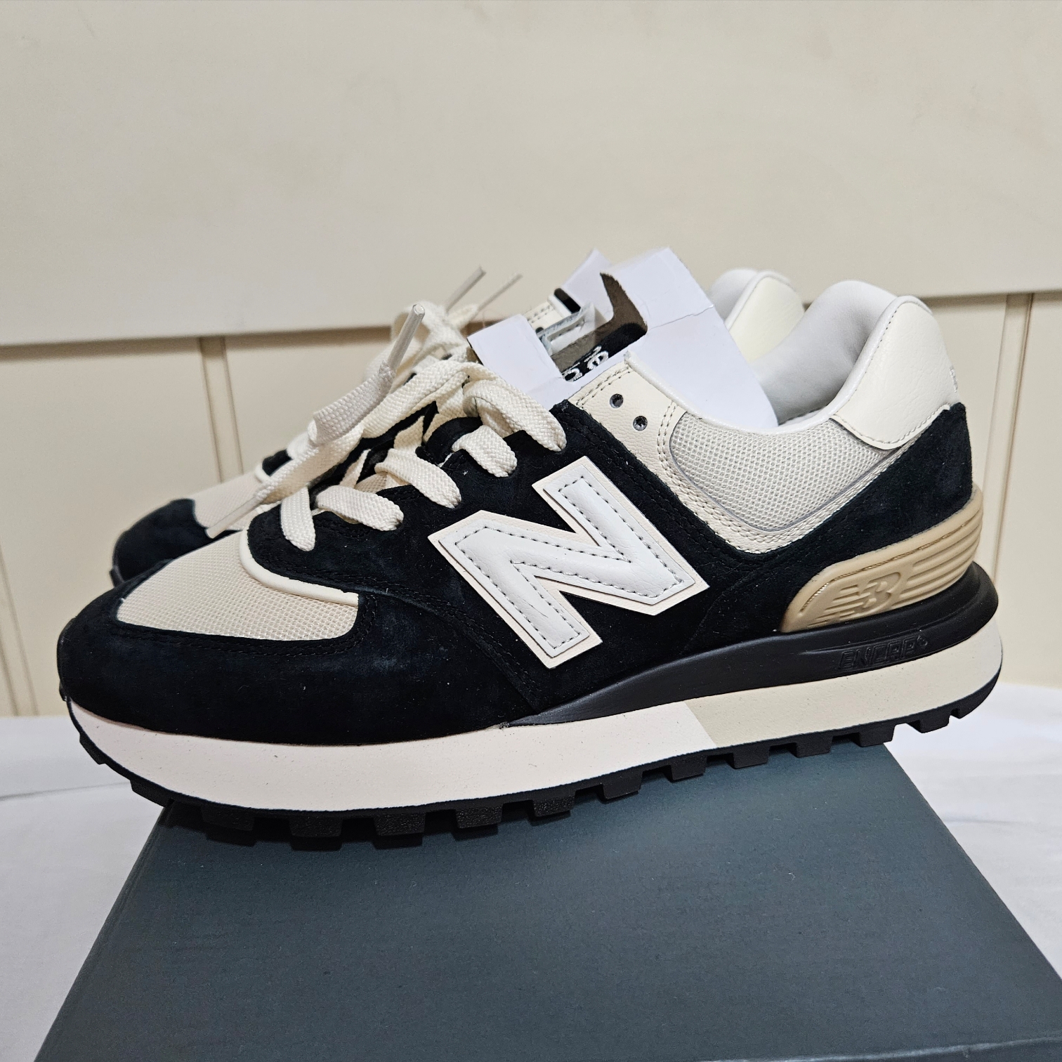 New Balance 574 Legacy Black Angora 착용 스타일