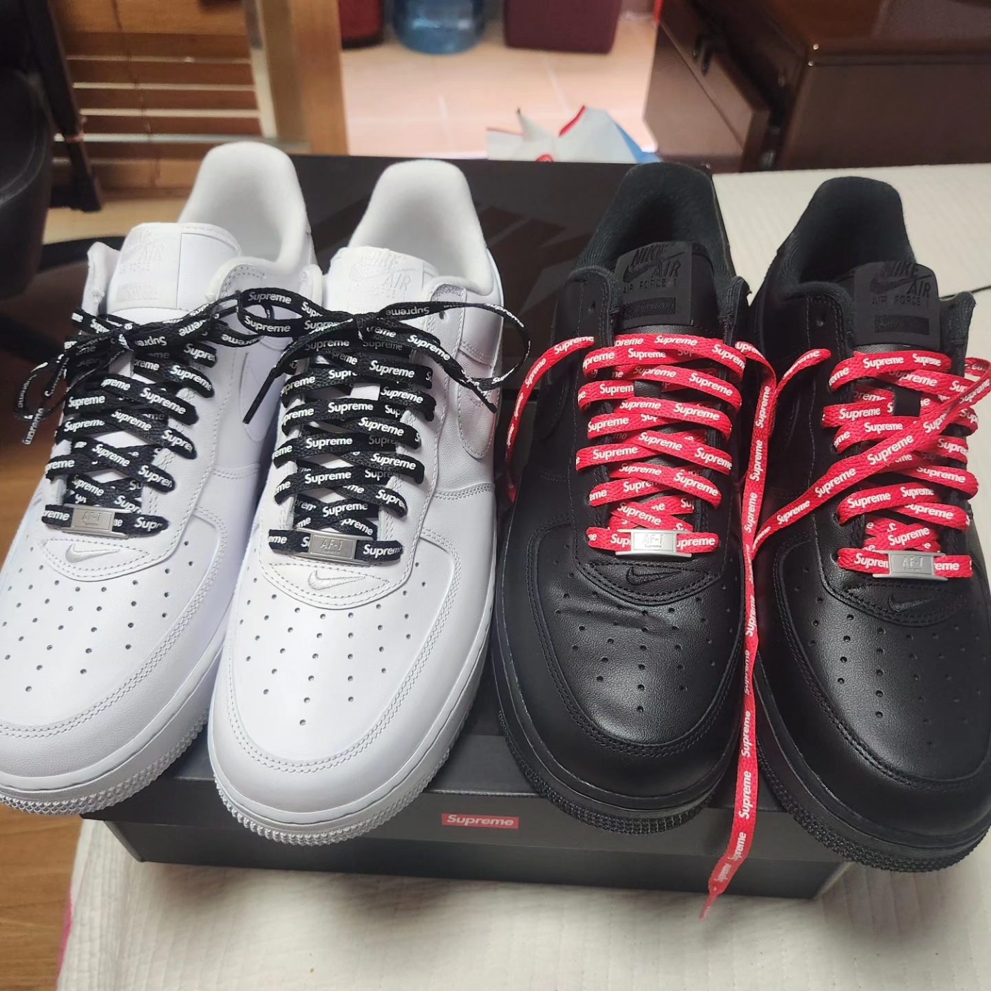 Nike x Supreme Air Force 1 Low White, Nike x Supreme Air Force 1 Low Black 착용 스타일