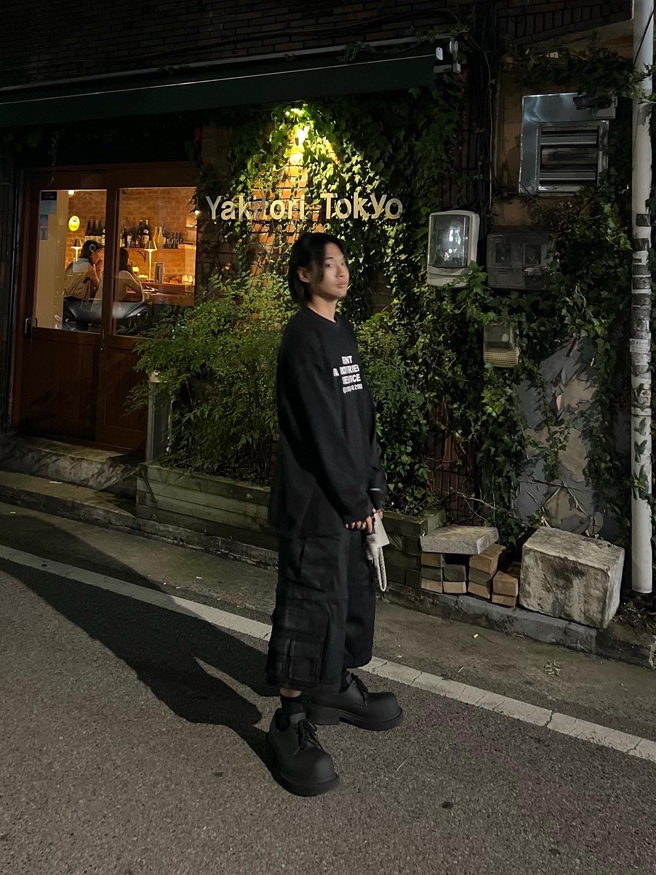 Project G/R Oversized Convertible Cargo Pants Coated Black, Balenciaga Steroid Derby Black 착용 스타일 - 2