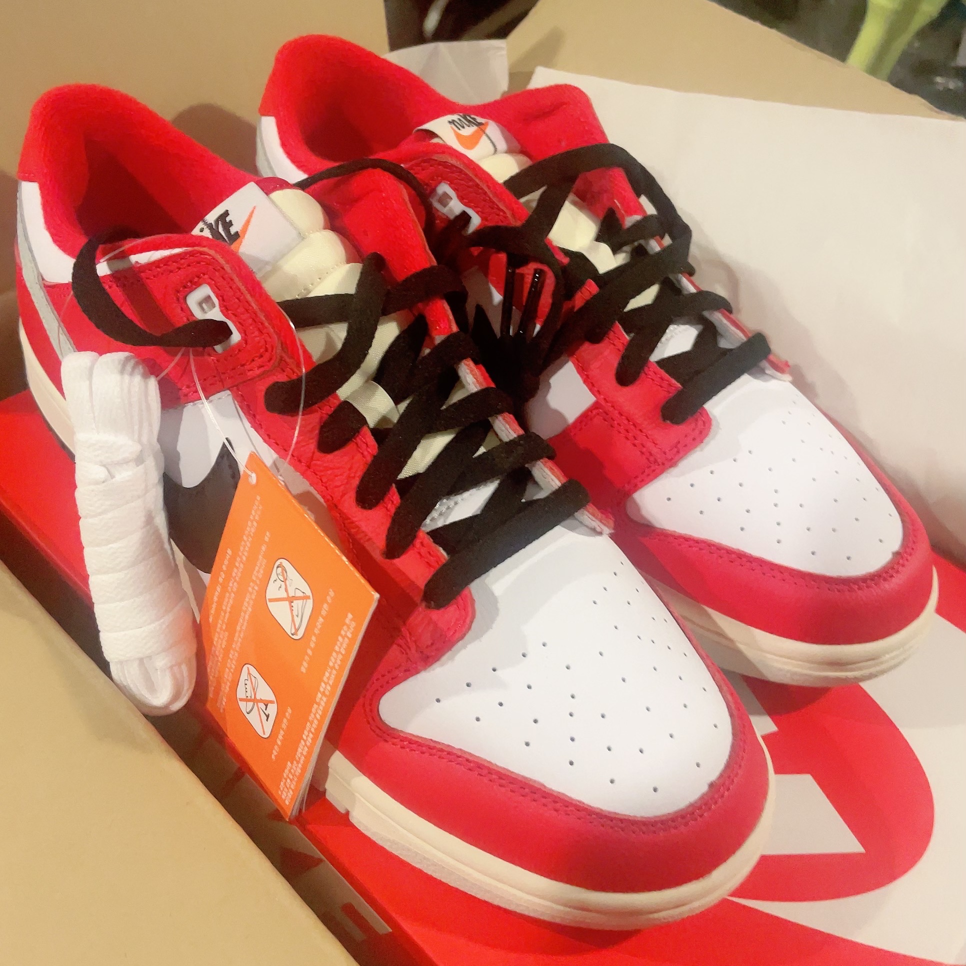 Nike Dunk Low Retro PRM University Red Black 착용 스타일
