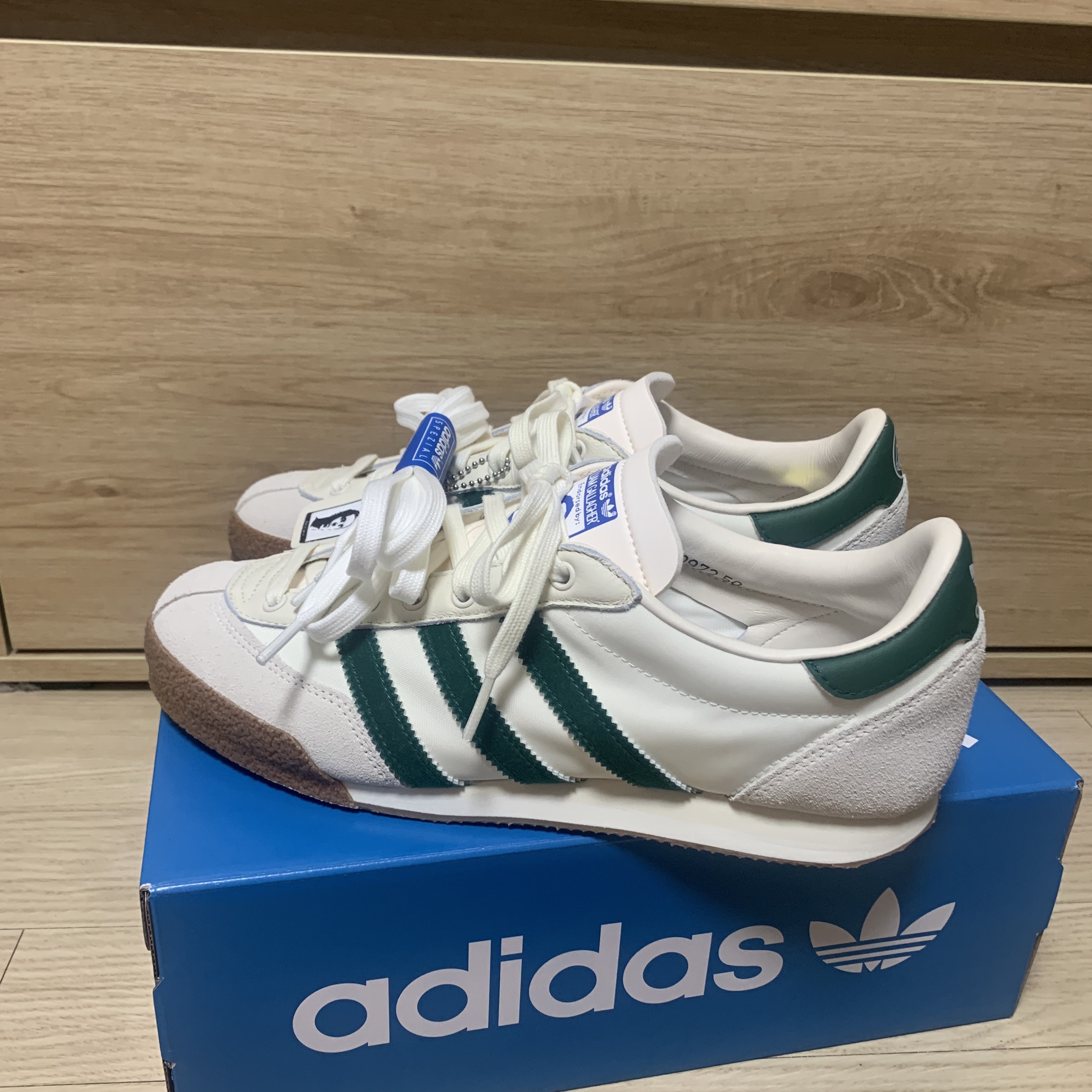 Adidas x Liam Gallagher Spezial LG II Cream White Collegiate Green 착용 스타일 - 2