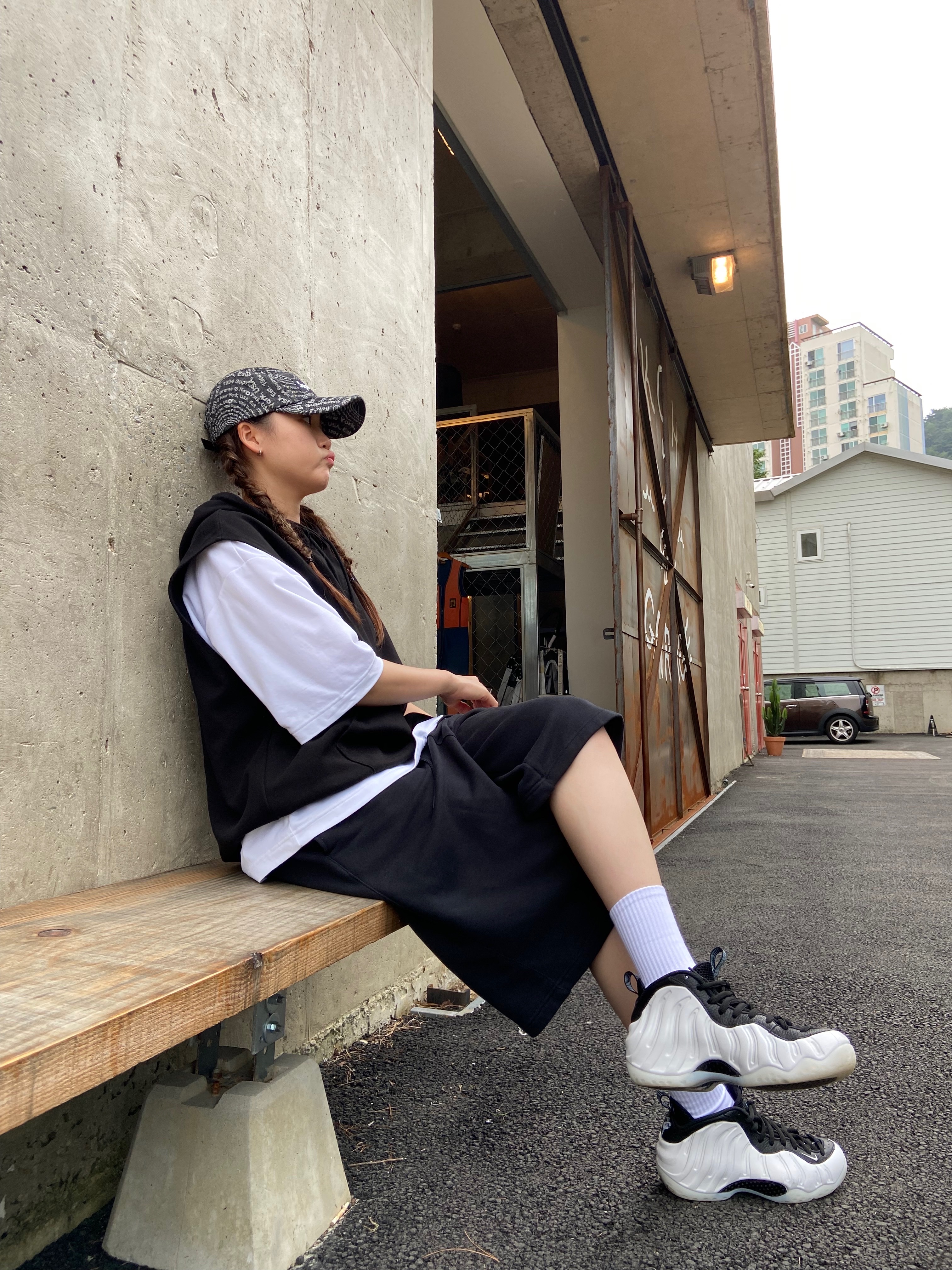 Supreme Circles Jacquard Denim Camp Cap Black - 21FW, Nike Air Foamposite One White and Black 착용 스타일 - 3
