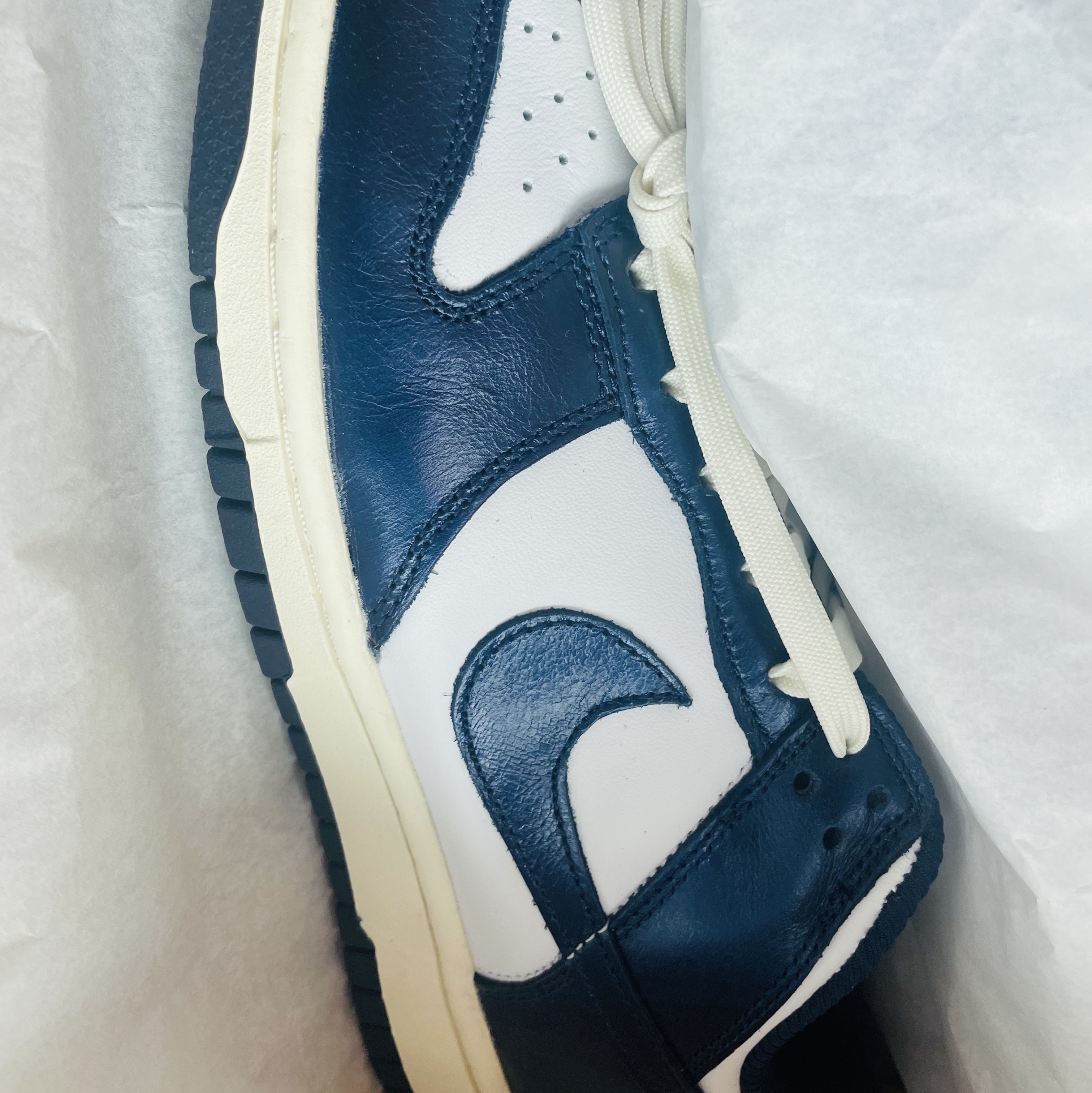 (W) Nike Dunk Low PRM Midnight Navy and White 착용 스타일